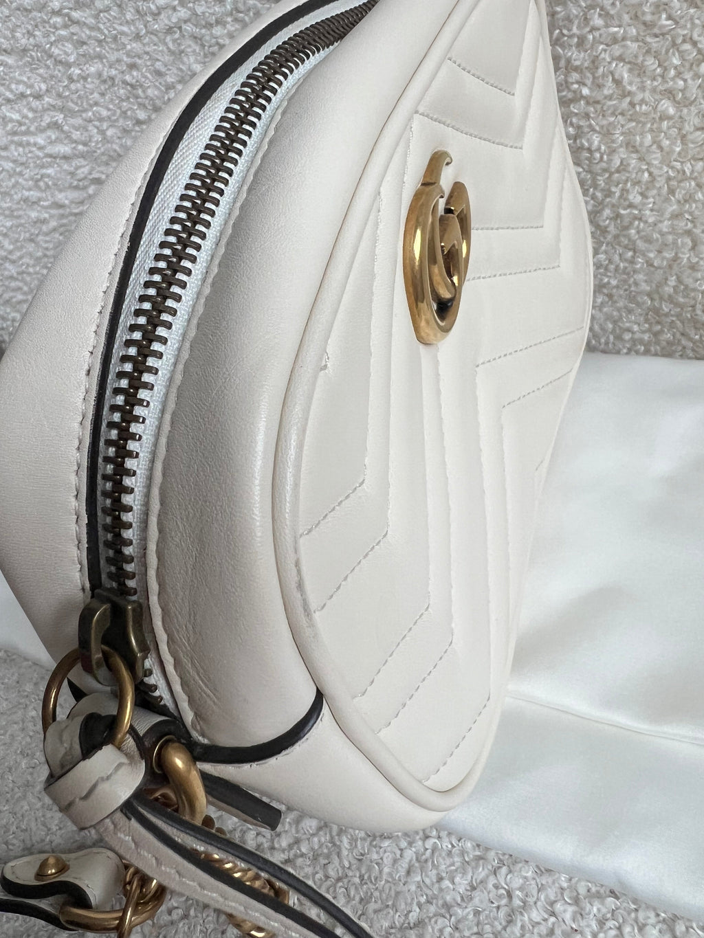 Gucci GG White Marmont Mini Shoulder Bag (RRP £1,360)