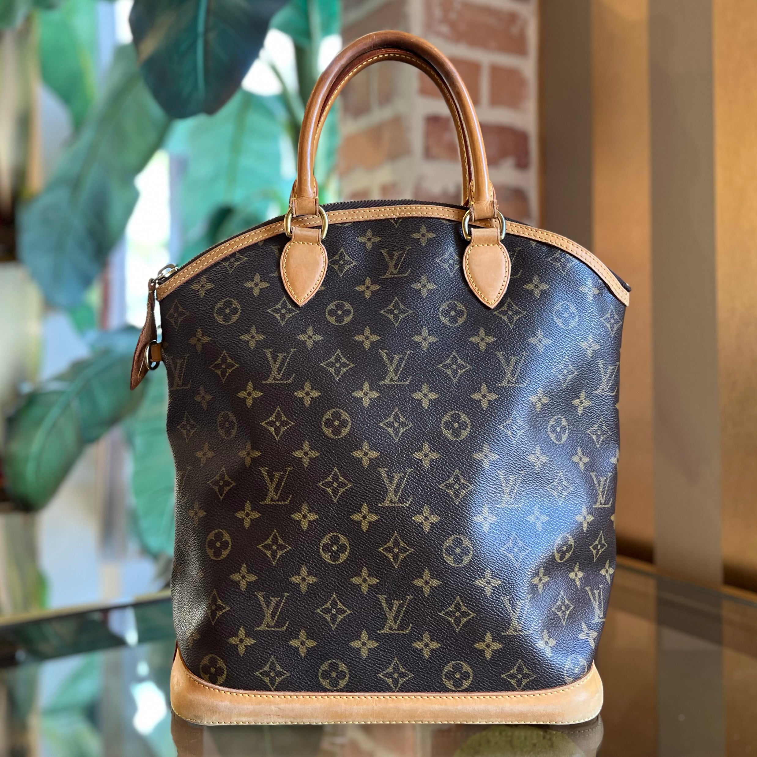 LOUIS VUITTON Lockit Vertical Brown Monogram Canvas Tote