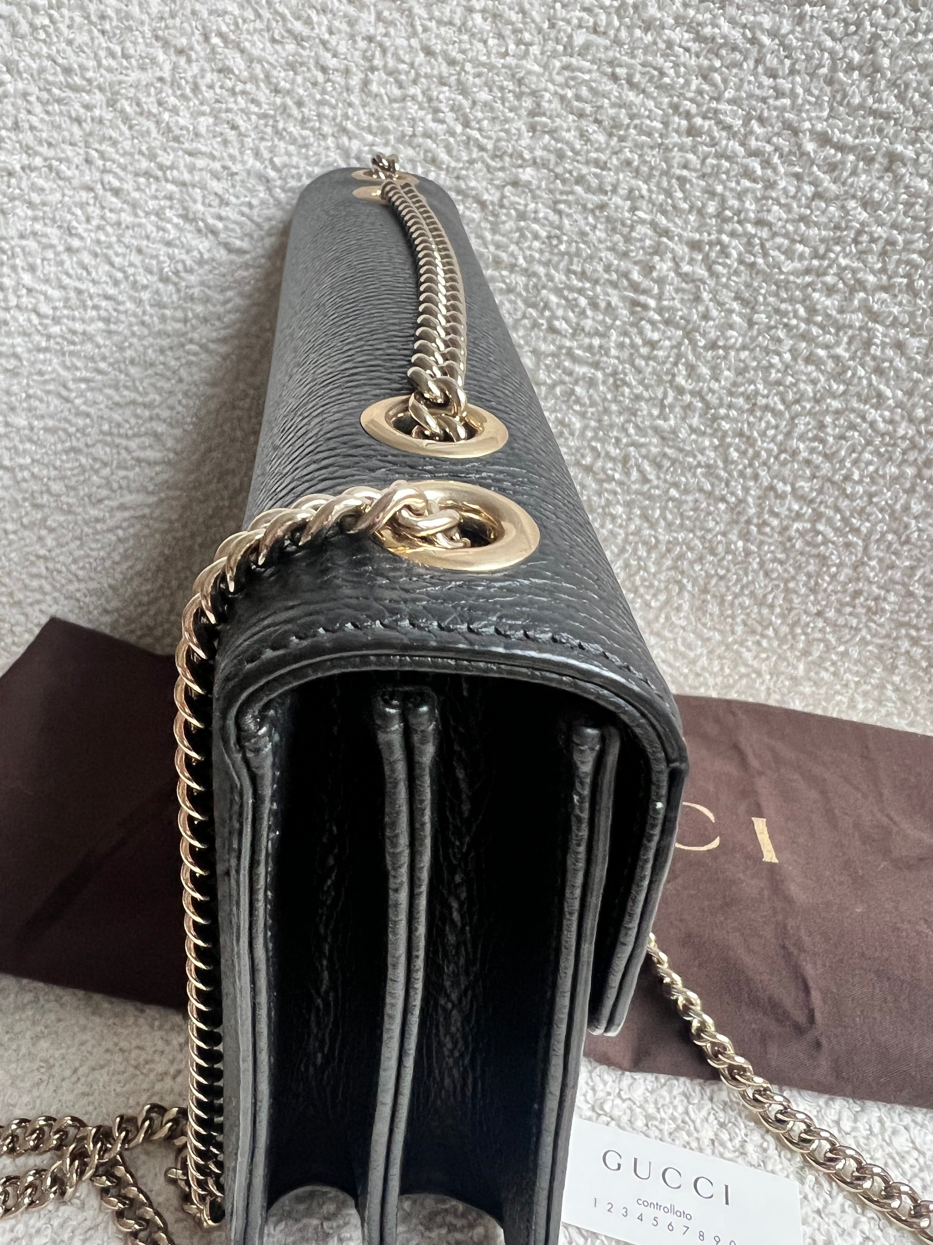 Gucci Interlocking GG Black Medium Shoulder Bag