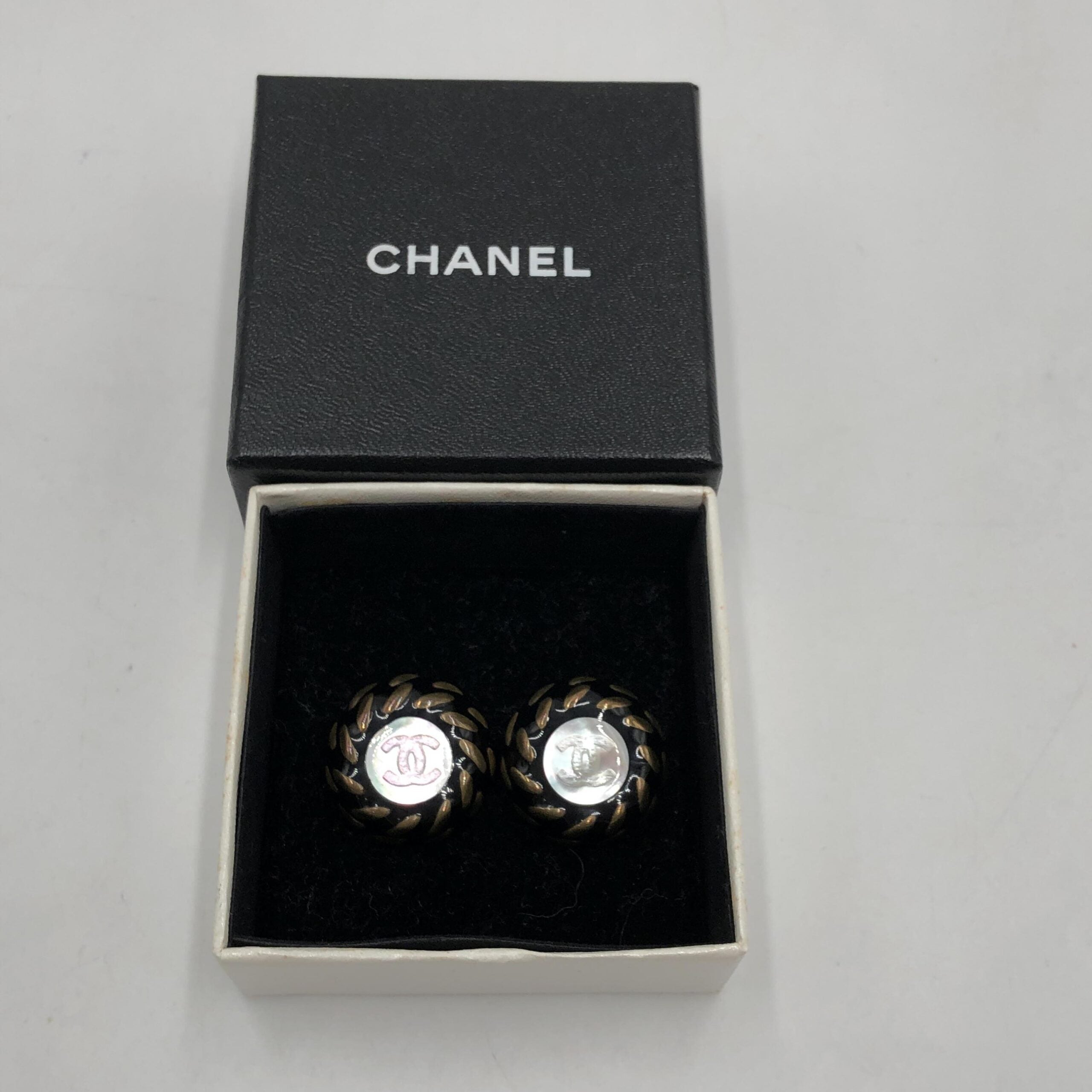 Chanel CC Button Clip-On Women's Earrings (Pre-Owned)