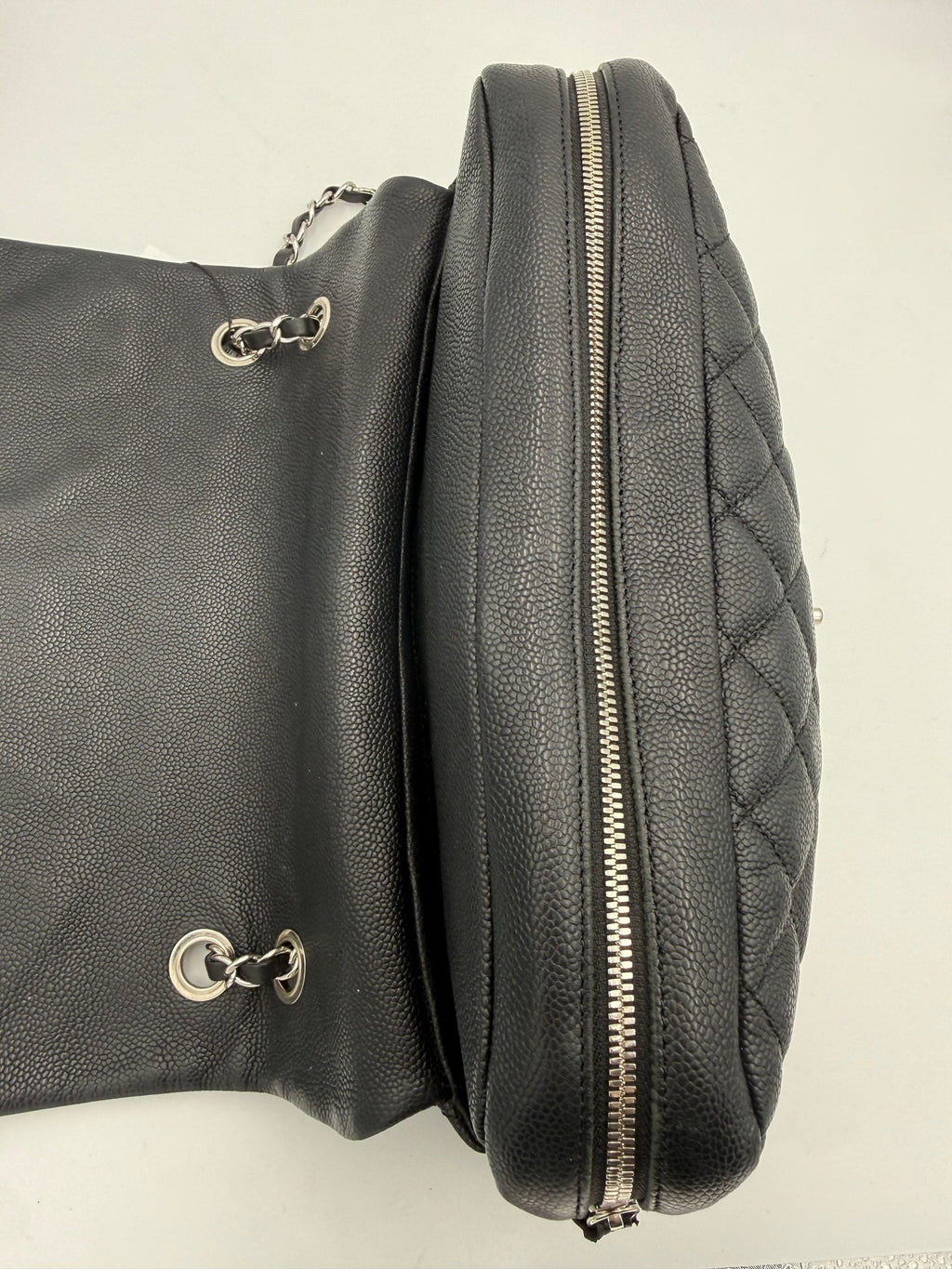 Chanel CHANEL Timeless Classique “ZIP FLAP BAG” Women's Handbag (Pre-Owned)
