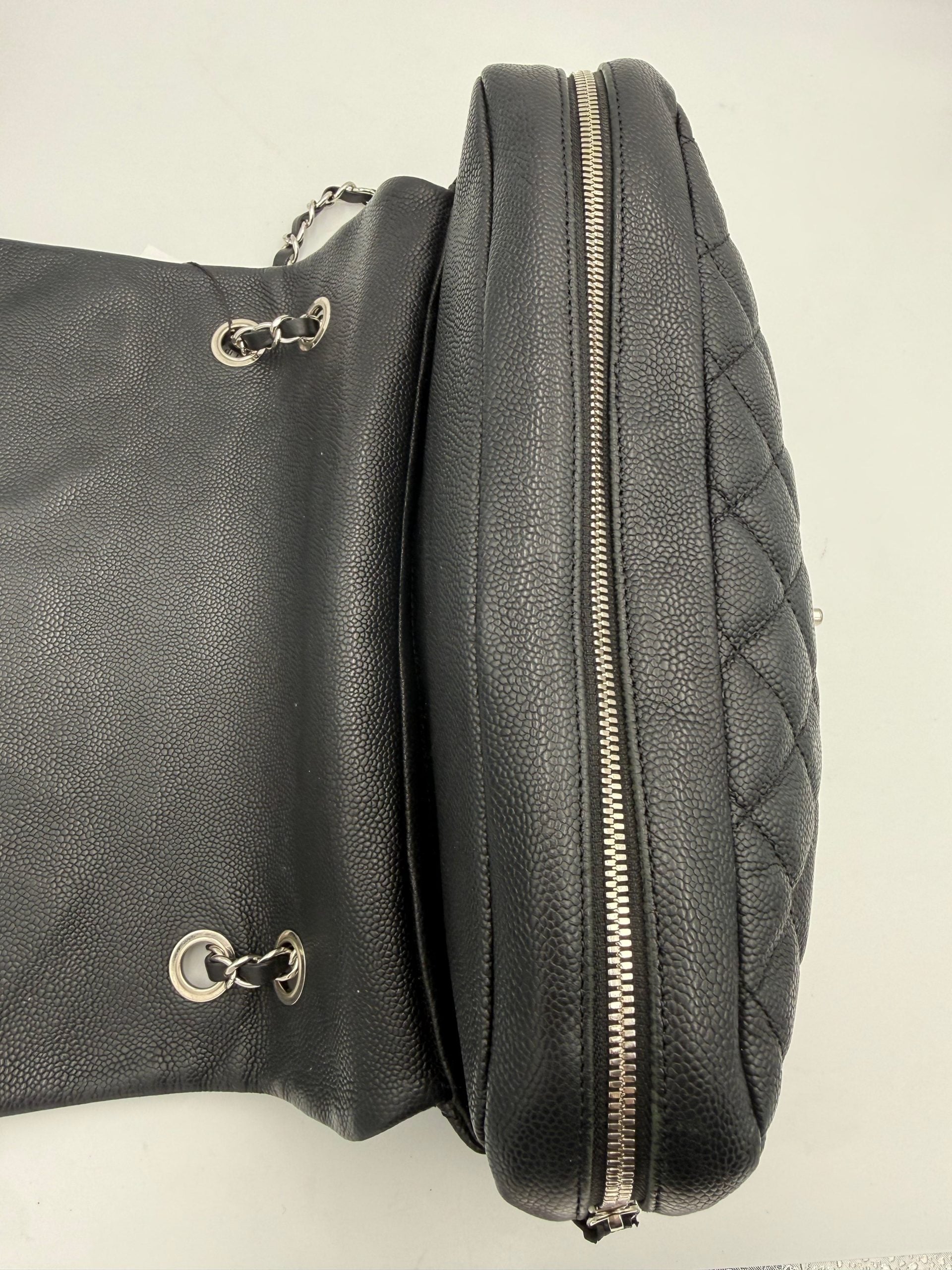 Chanel CHANEL Timeless Classique “ZIP FLAP BAG” Women's Handbag (Pre-Owned)