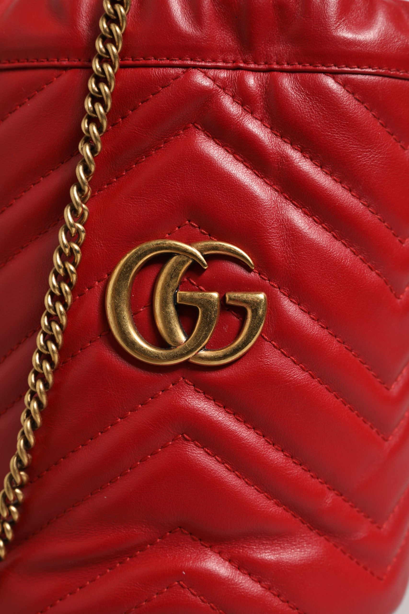 Gucci Red Chevron-quilted Calfskin Leather GG Marmont Bucket Women's Bag (Pre-Owned)