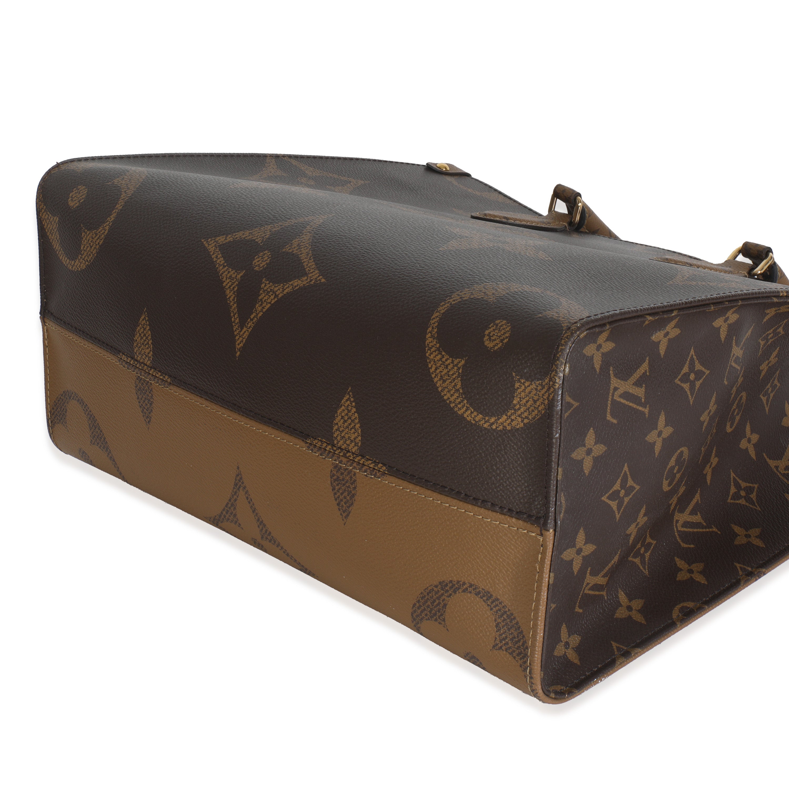 Reverse Monogram Canvas Giant Onthego MM