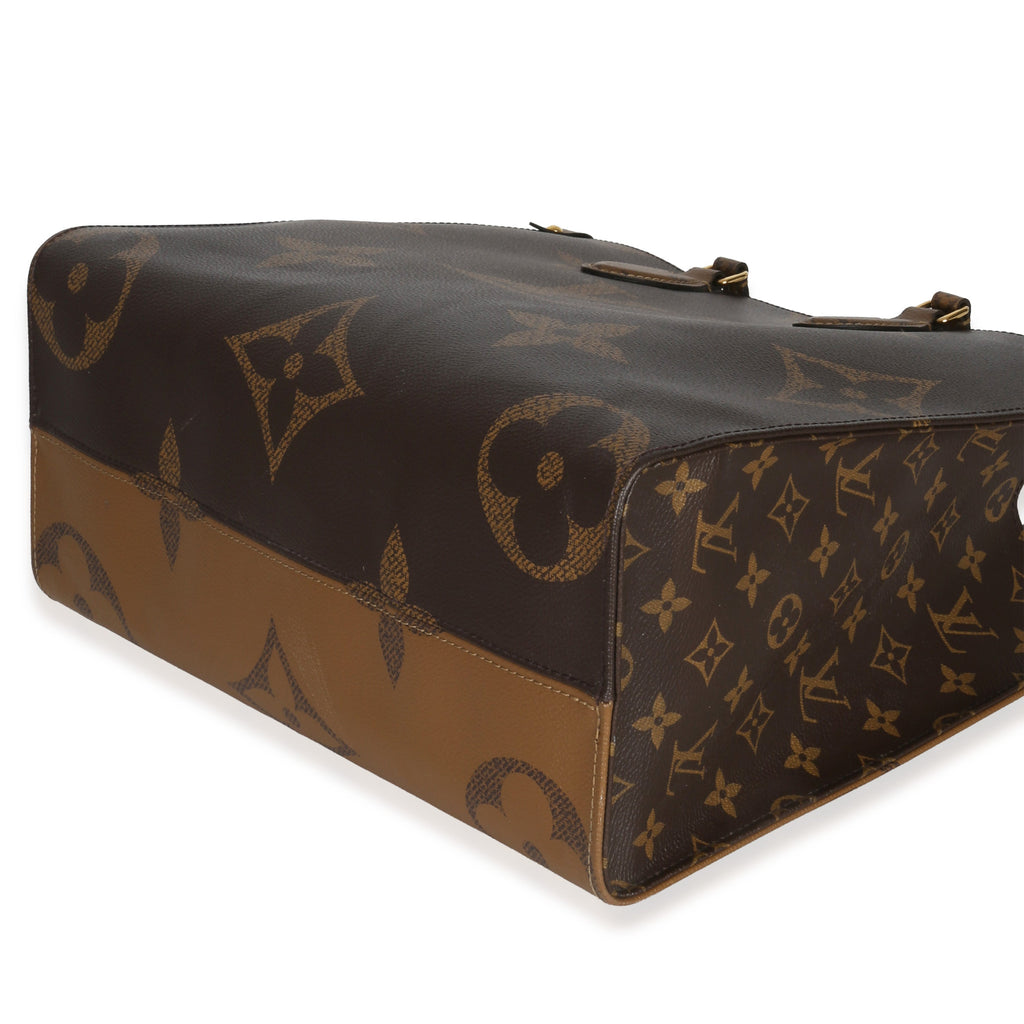 Reverse Monogram Giant Canvas Onthego MM