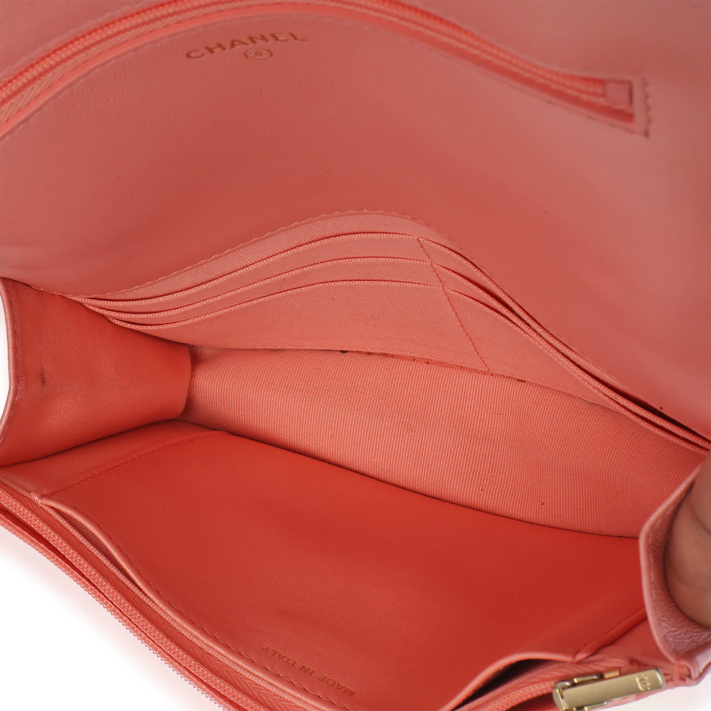 Iridescent Pink Quilted Lambskin CC Wallet On Chain