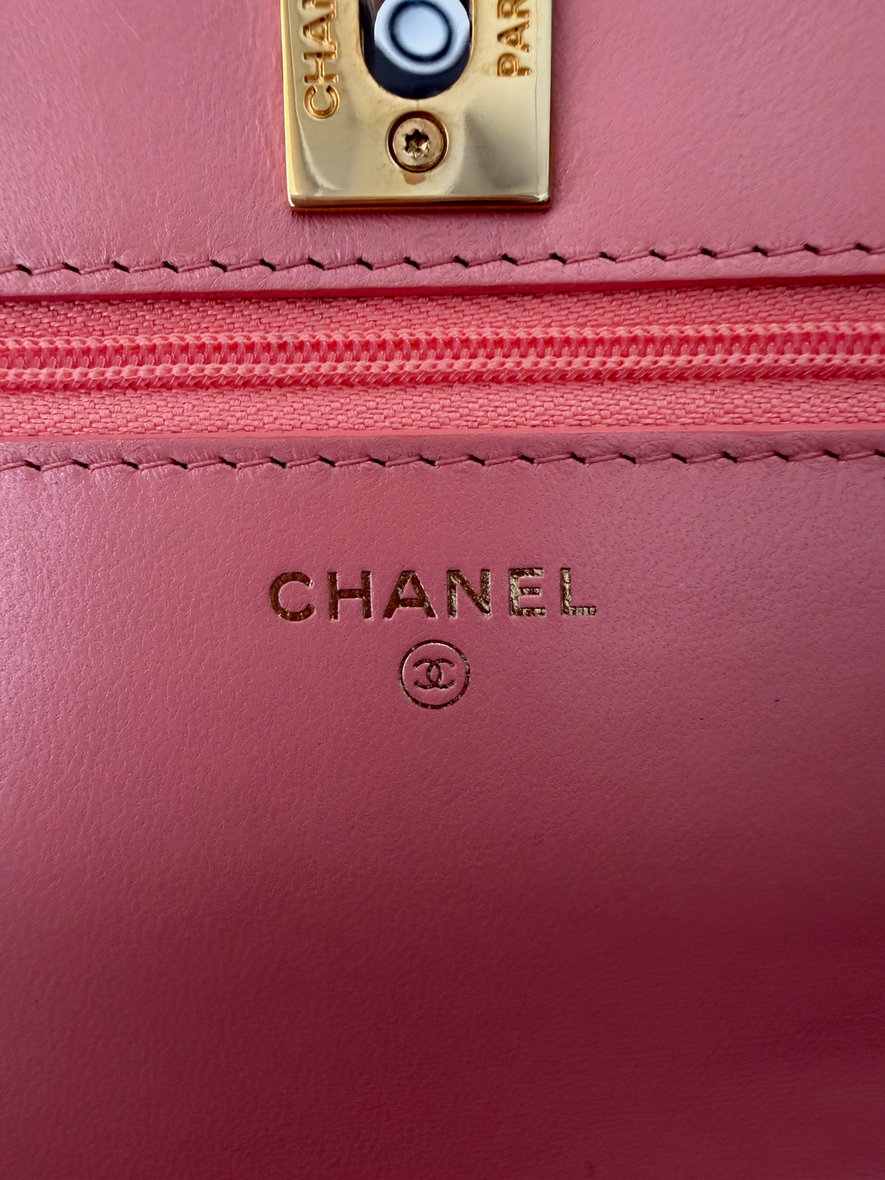 Iridescent Pink Quilted Lambskin CC Wallet On Chain