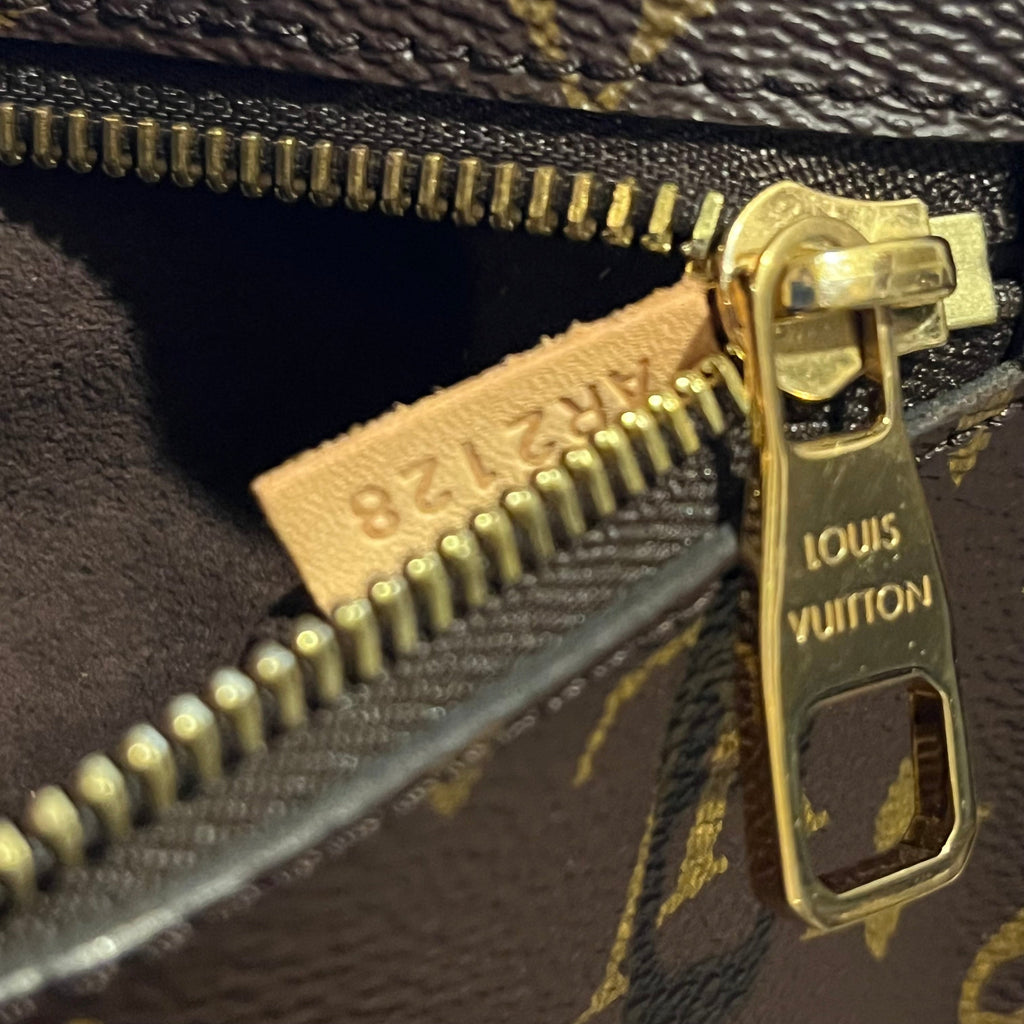 LOUIS VUITTON Pochette Metis Brown Monogram Canvas Shoulder Bag