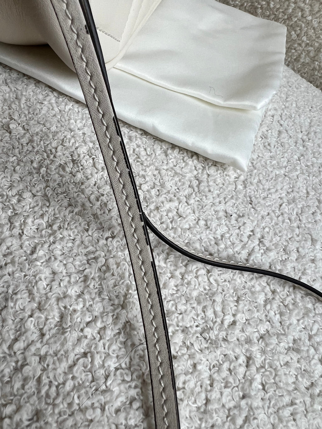 Gucci GG White Marmont Mini Shoulder Bag (RRP £1,360)