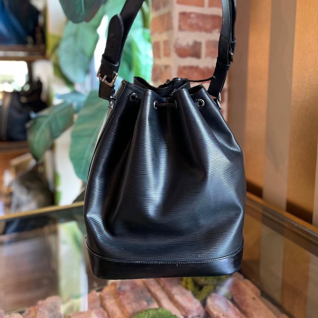 LOUIS VUITTON Noé Black Epi Leather Bucket Bag