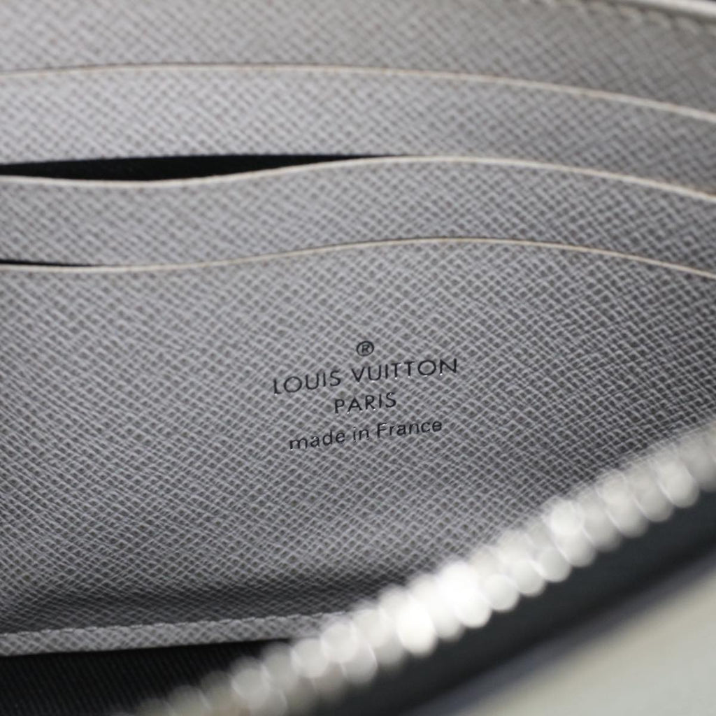 Louis Vuitton Discovery Pochette Monogram Taigarama Gray Leather Clutche & Pouche Bag (Pre-Owned)