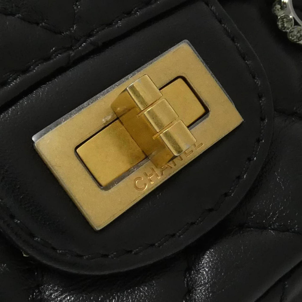 Chanel Black Leather Shoulder Bag (Pre-Owned)