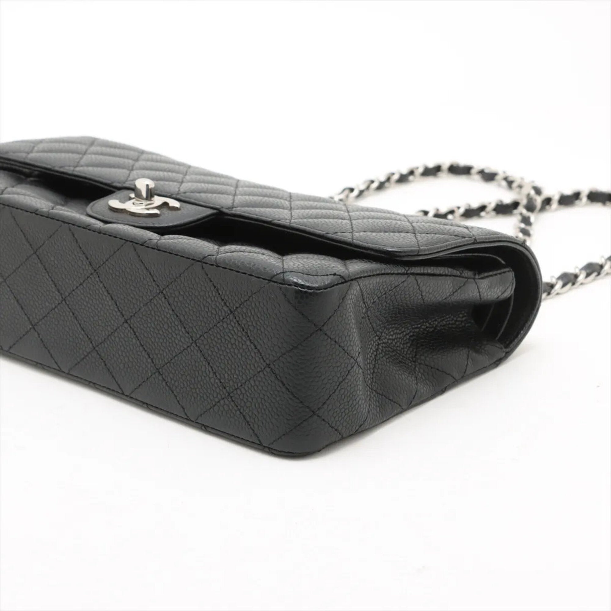 Chanel Matelasse Black Leather Shoulder Bag (Pre-Owned)