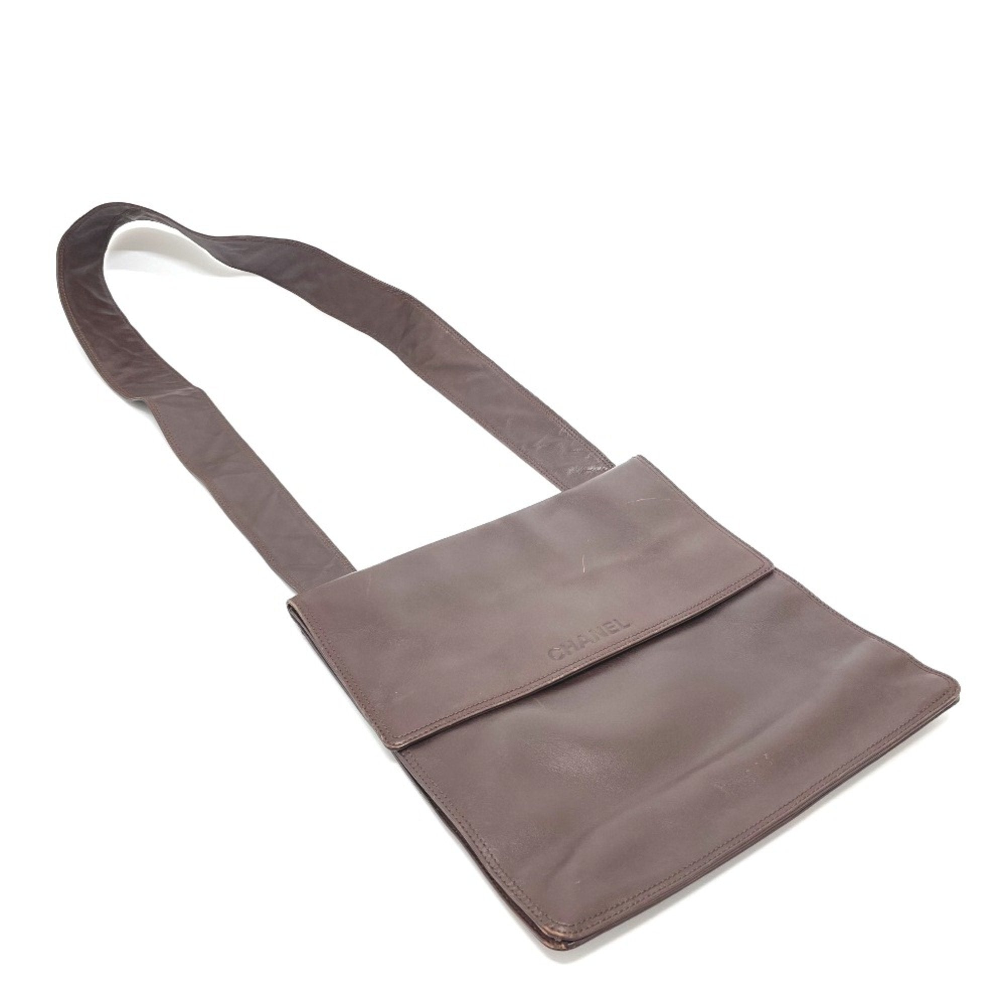 Chanel Brown Leather Shoulder Bag (Pre-Owned)