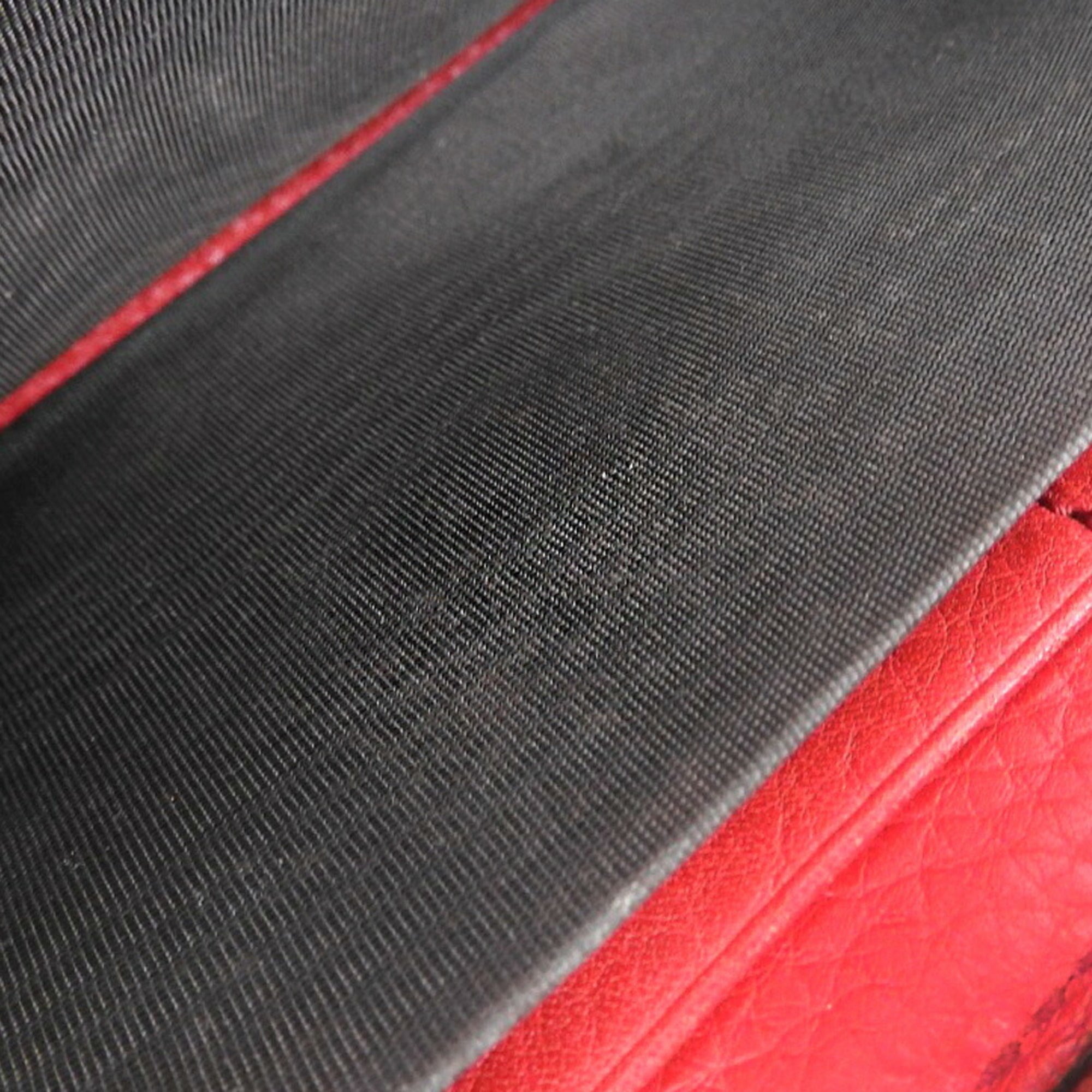Gucci Red Color Leather Long Wallet (Bi-Fold) (Pre-Owned)