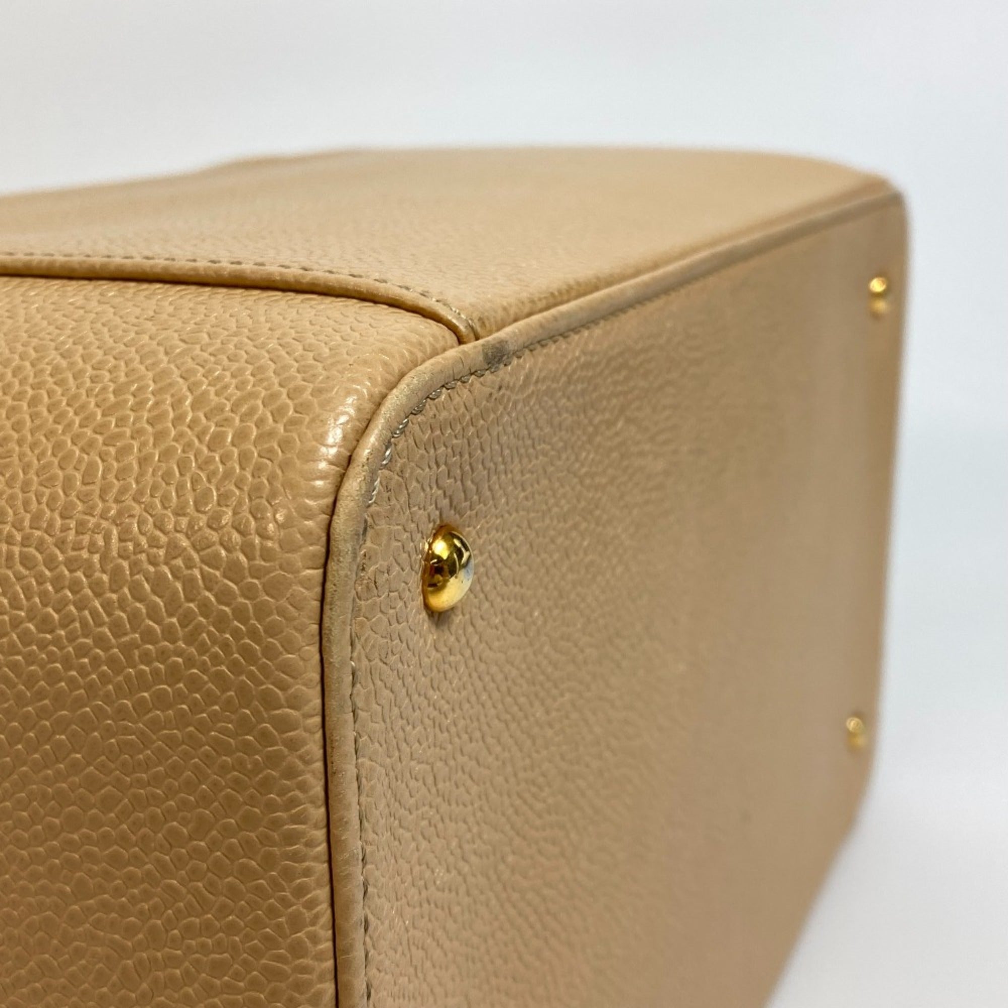 Chanel Beige Leather Shoulder Bag (Pre-Owned)