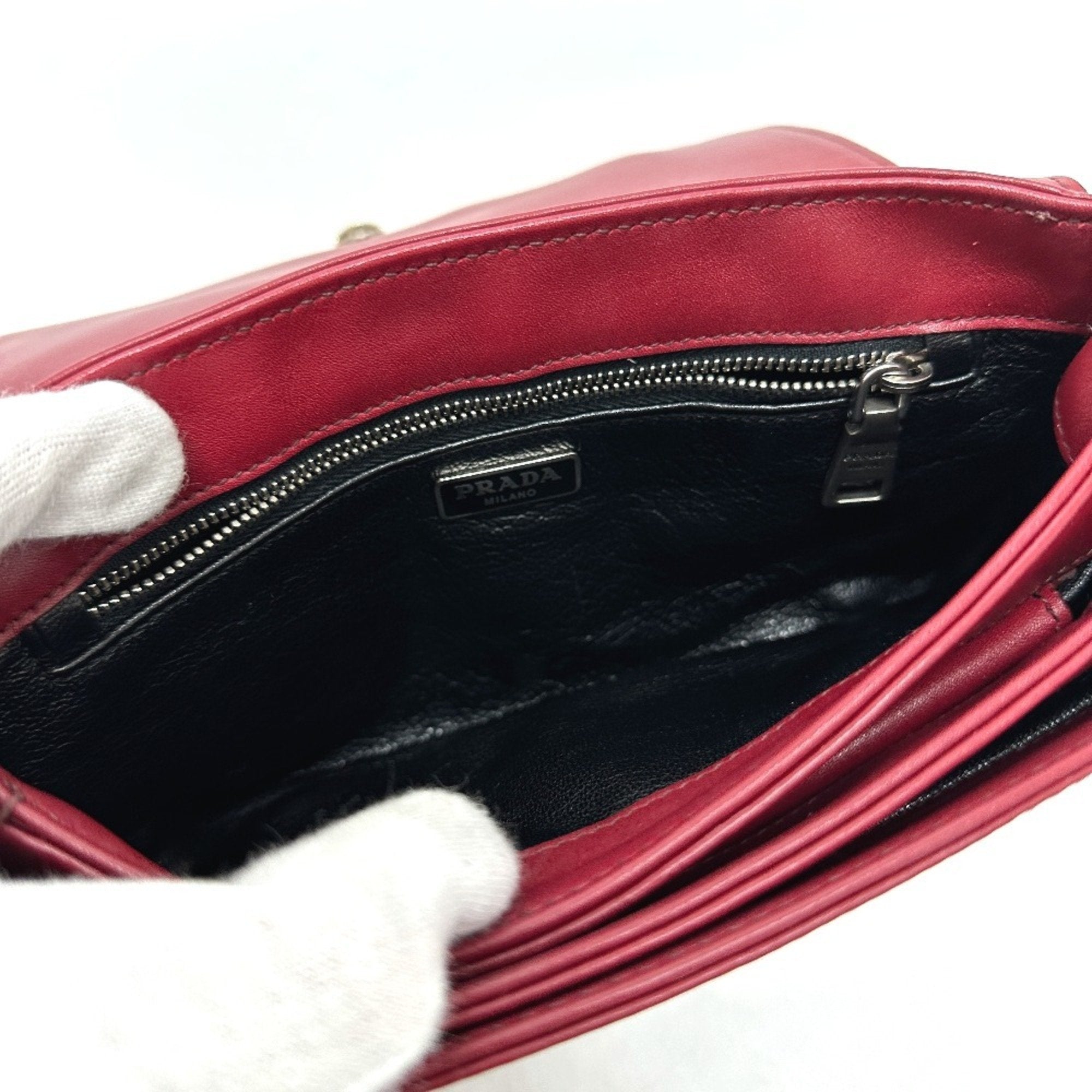 Prada Red Color Leather Shoulder Bag (Pre-Owned)