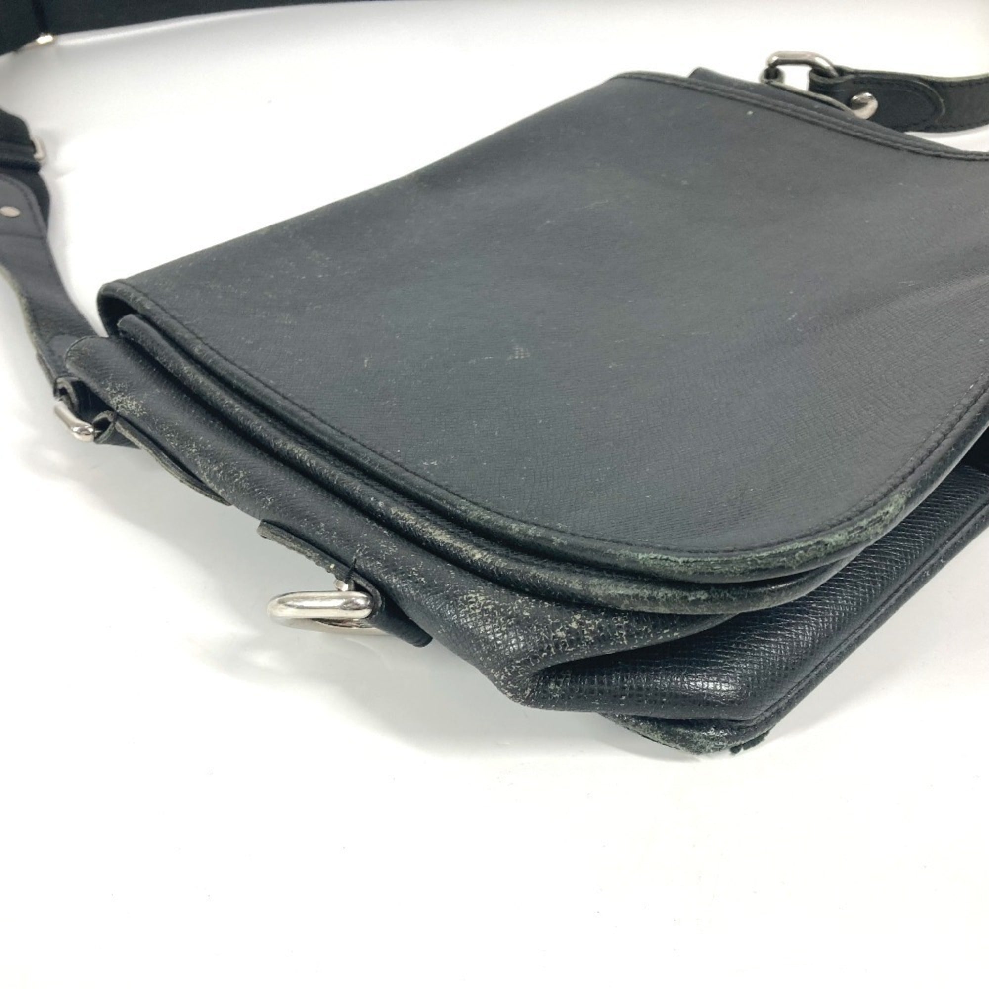 Louis Vuitton Ardoise Black Taiga Leather Shoulder Bag (Pre-Owned)