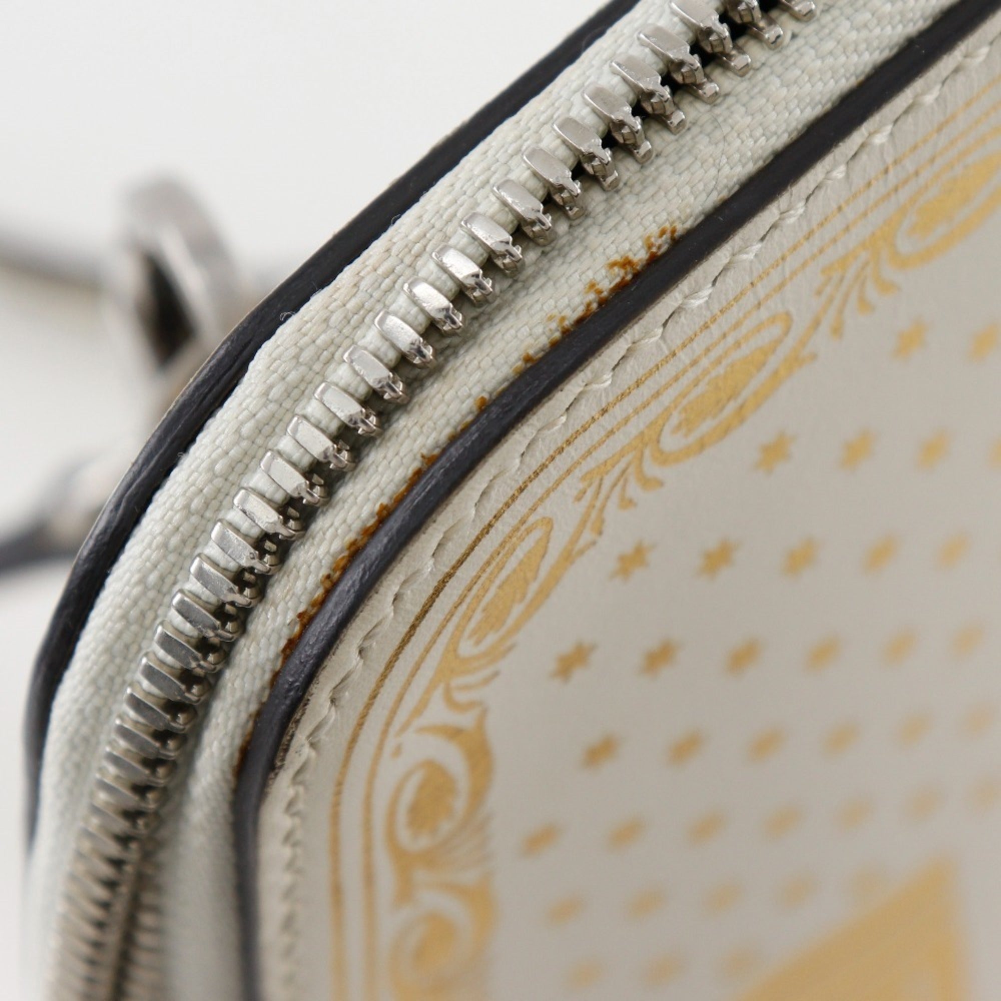 Gucci White Leather Shoulder Bag (Pre-Owned)