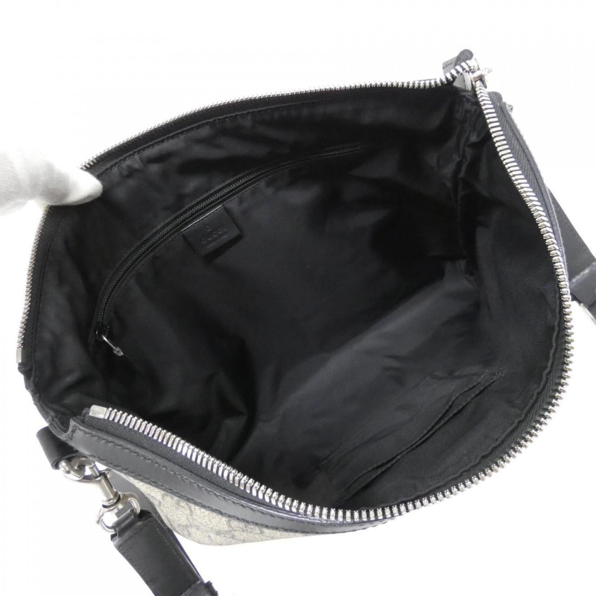 Gucci Beige Black Gg Supreme Shoulder Bag (Pre-Owned)
