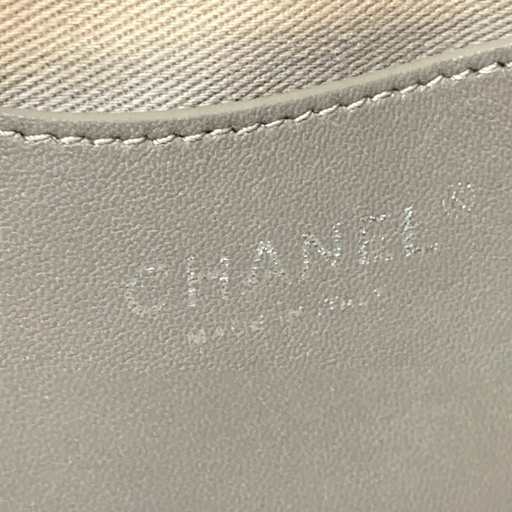 Chanel Brown Leather Shoulder Bag (Pre-Owned)