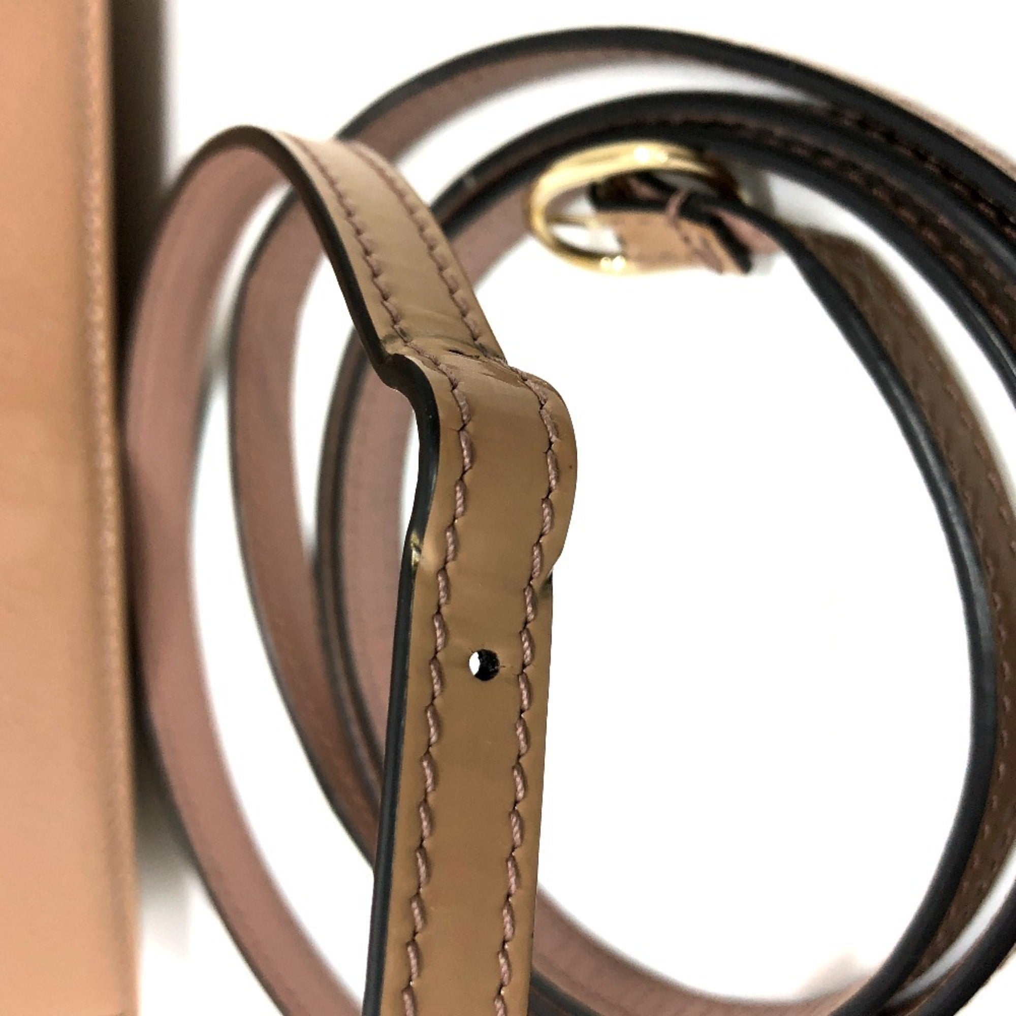 Gucci Beige Shoulder Bag (Pre-Owned)