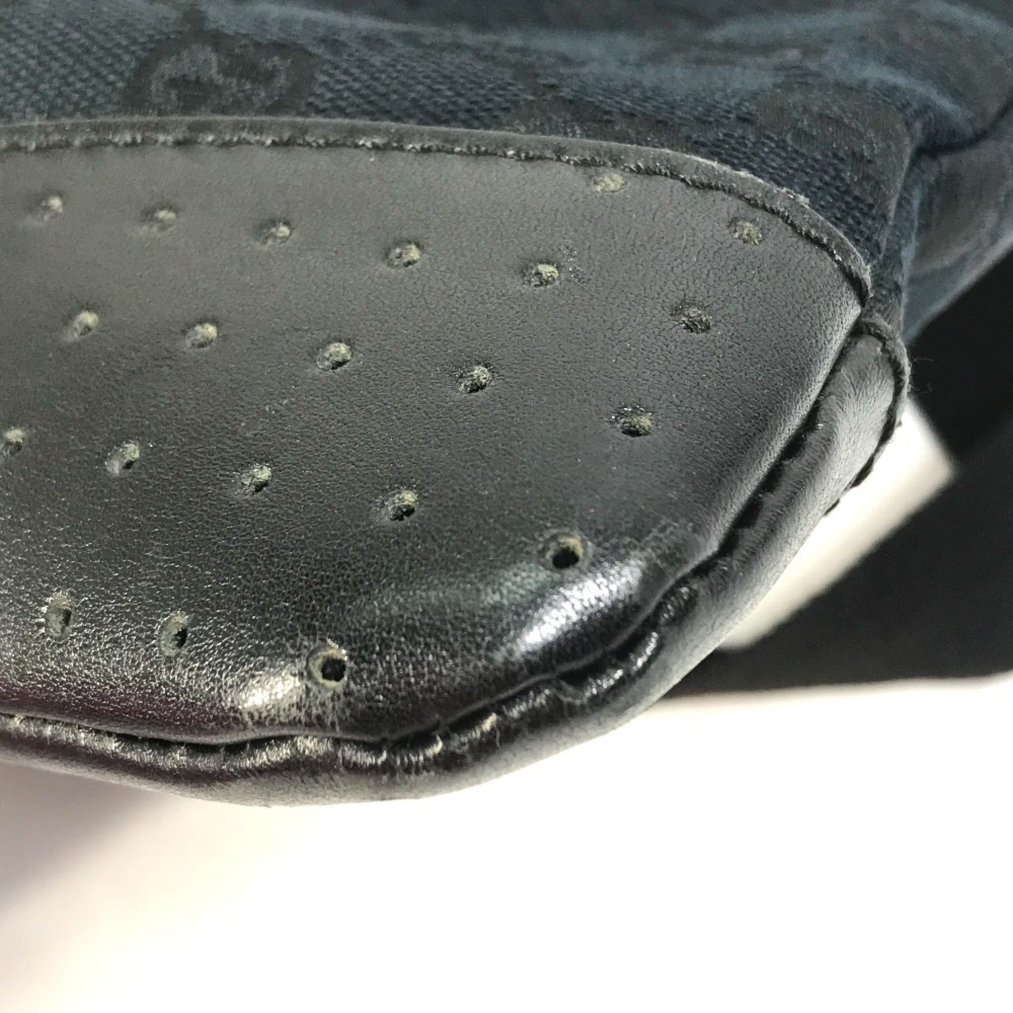Gucci Black Gg Canvas Shoulder Bag (Pre-Owned)