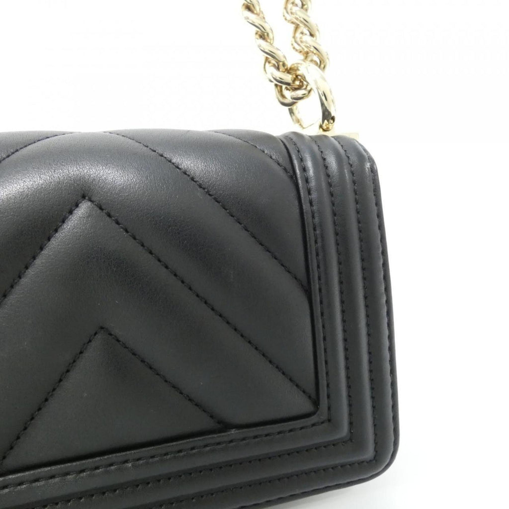 Chanel Boy Chanel Black Leather Shoulder Bag (Pre-Owned)