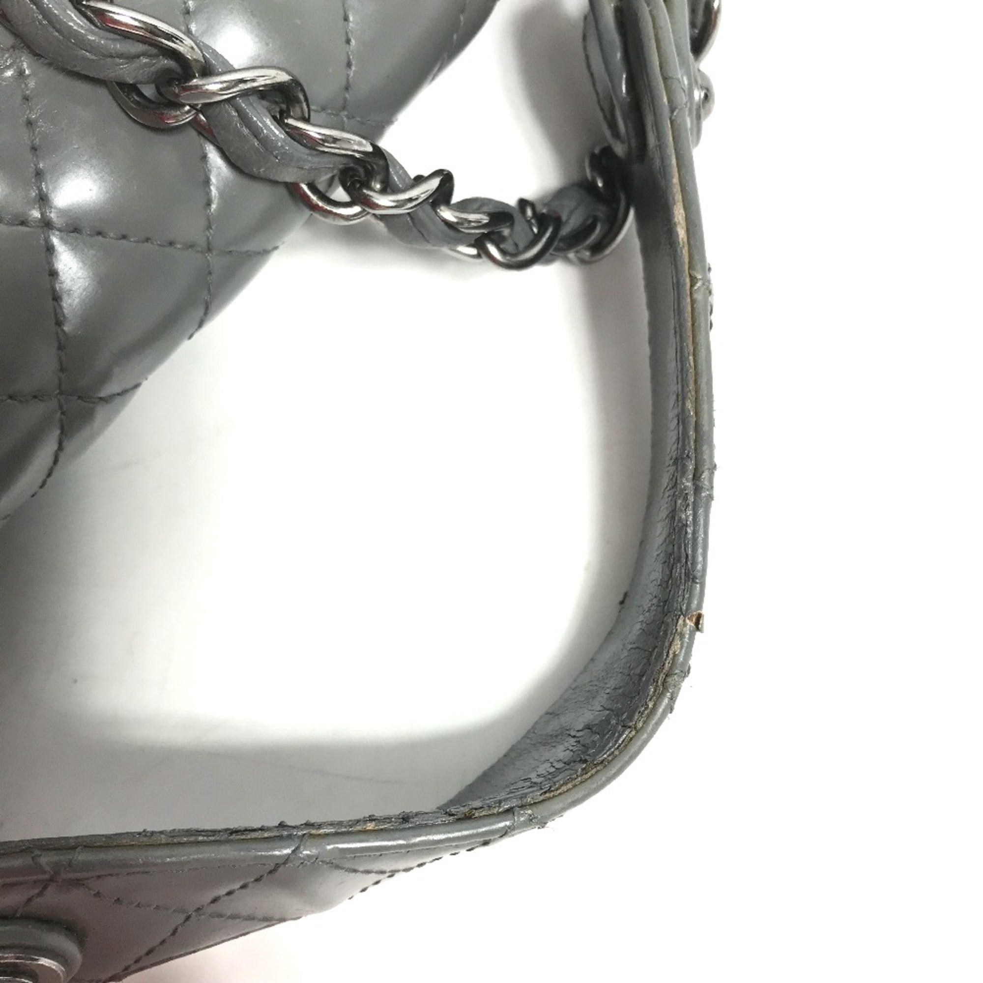 Chanel Gray Leather Shoulder Bag (Pre-Owned)