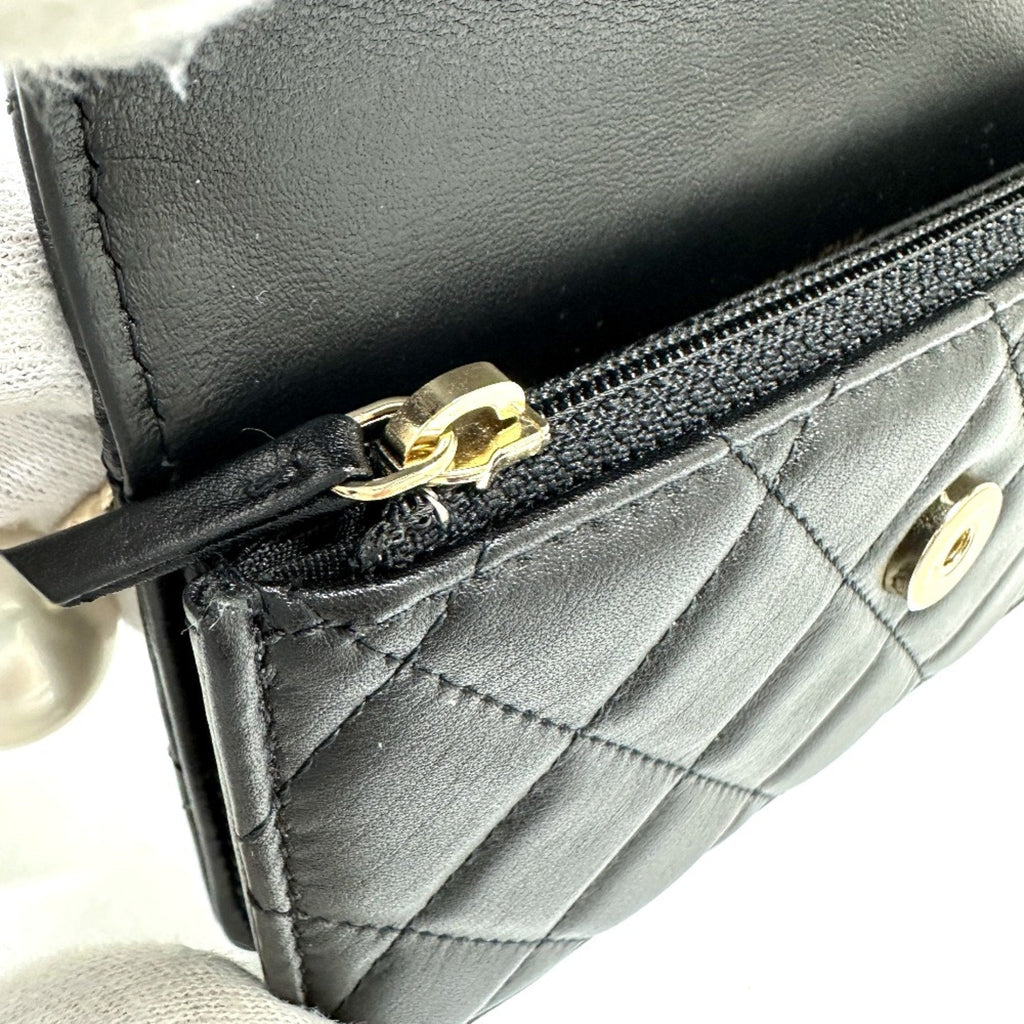 Chanel Black Leather Shoulder Bag (Pre-Owned)