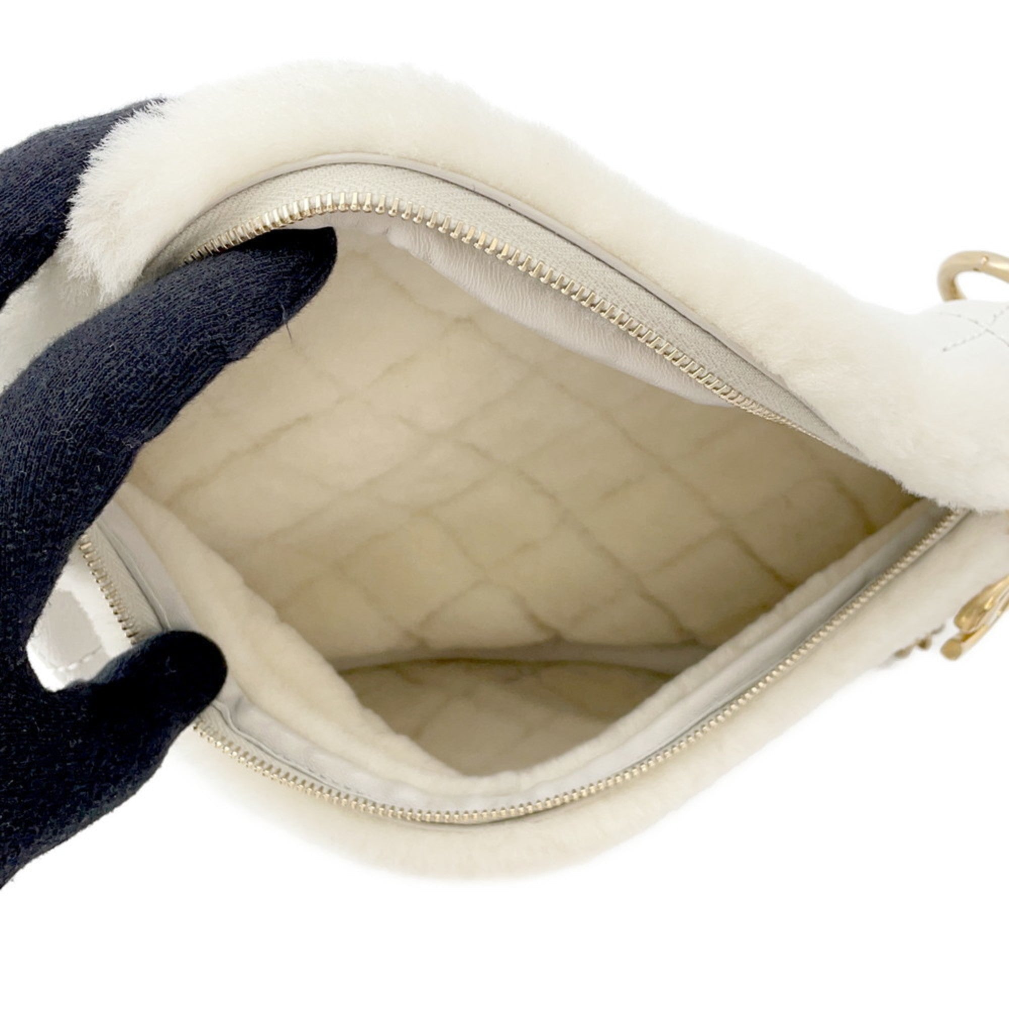 Chanel Matelasse Ivory White Leather Sling Bag (Pre-Owned)