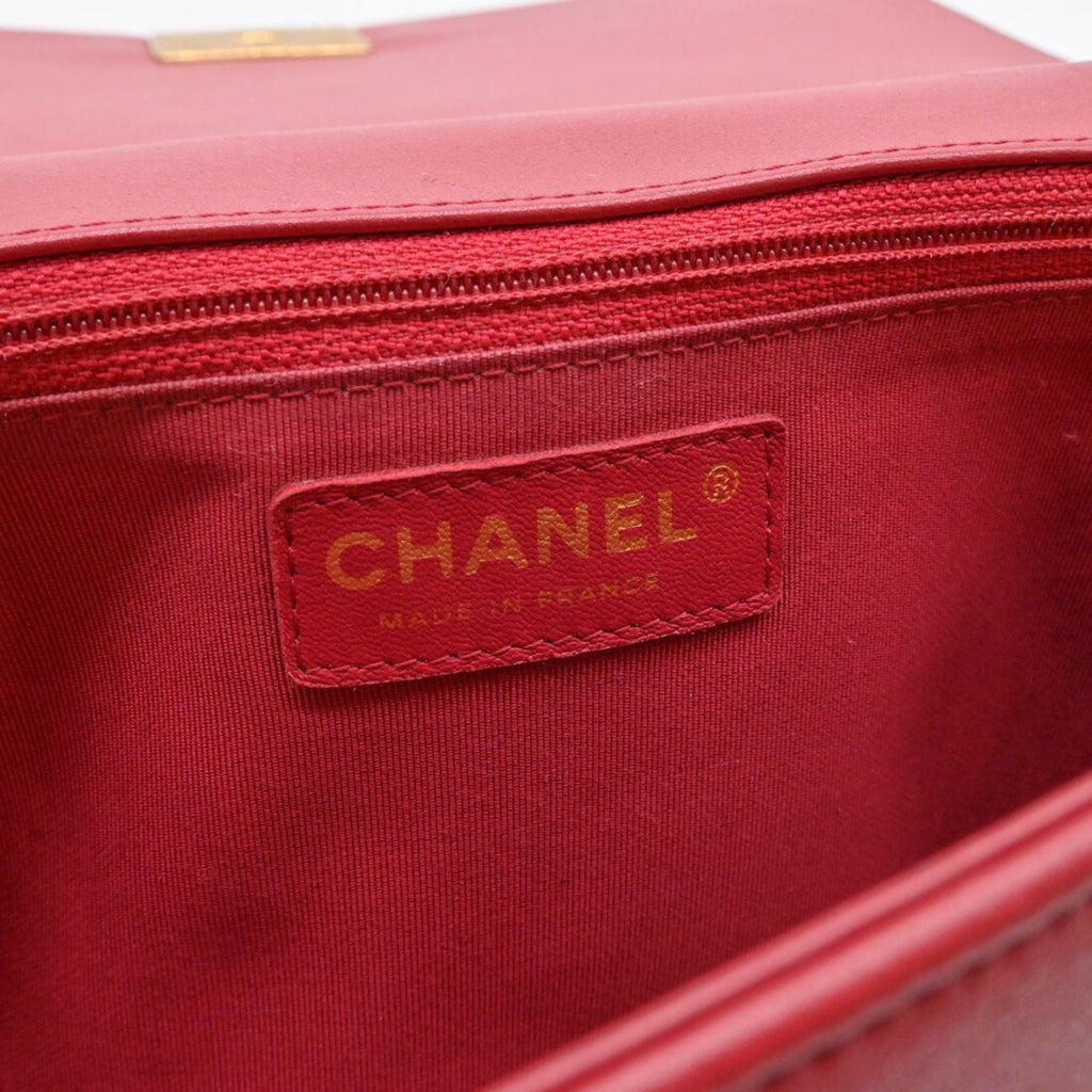Chanel Red Color Leather Shoulder Bag (Pre-Owned)