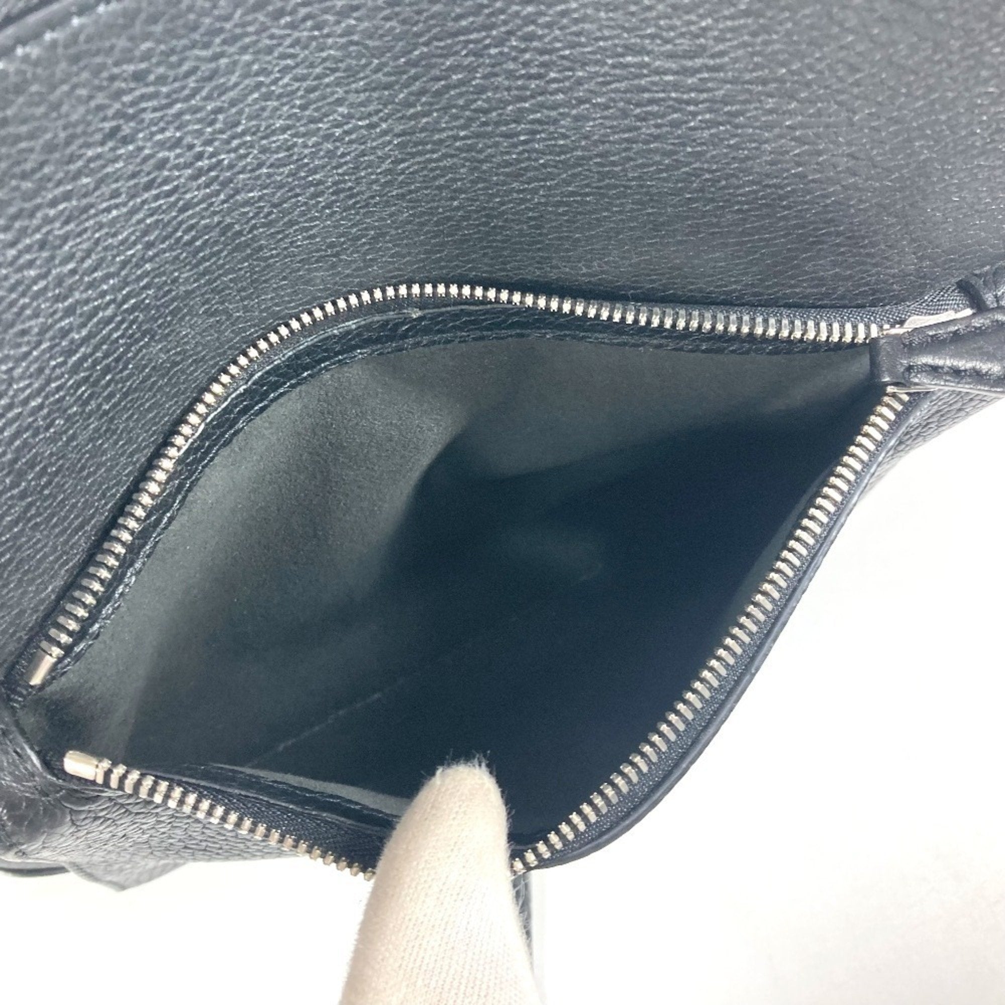 Louis Vuitton Black Noir Leather Messenger Bag Shoulder Bag (Pre-Owned)