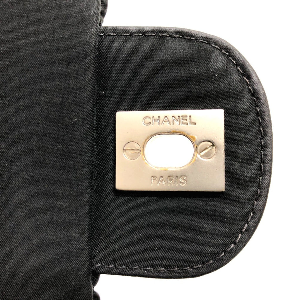 Chanel Black Cloth Shoulder Bag (Pre-Owned)