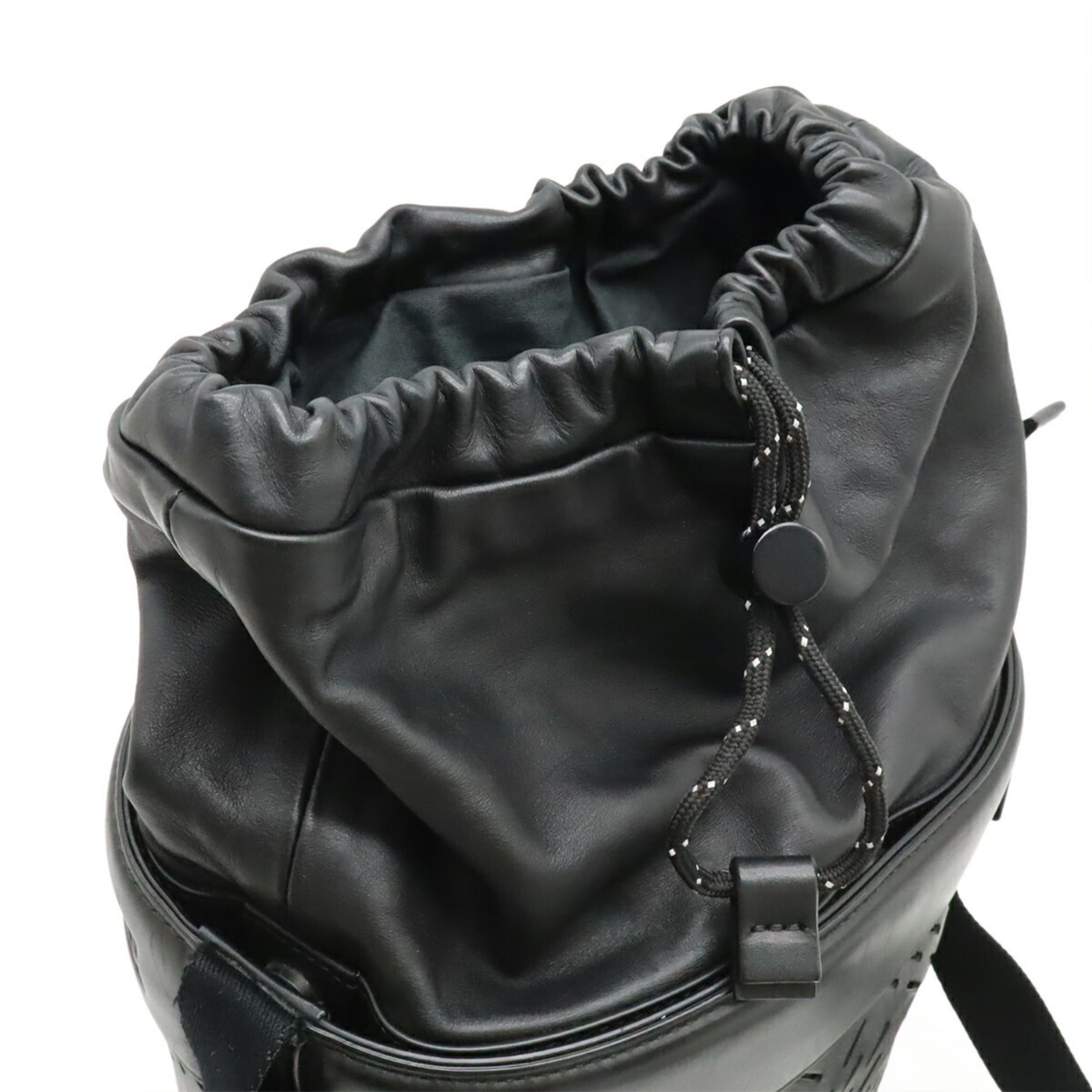 Bottega Veneta Black Leather Shoulder Bag (Pre-Owned)