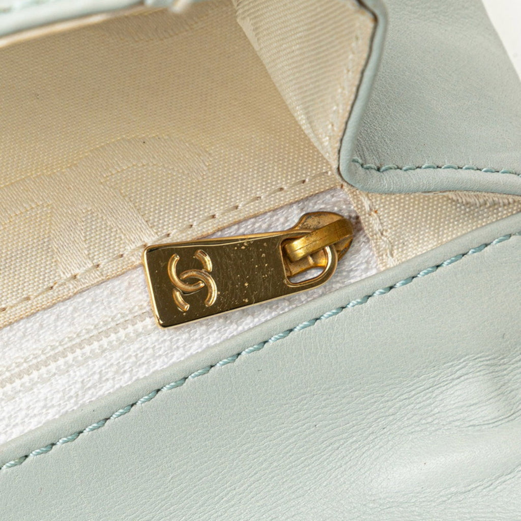 Chanel Blue Leather Handbag (Pre-Owned)