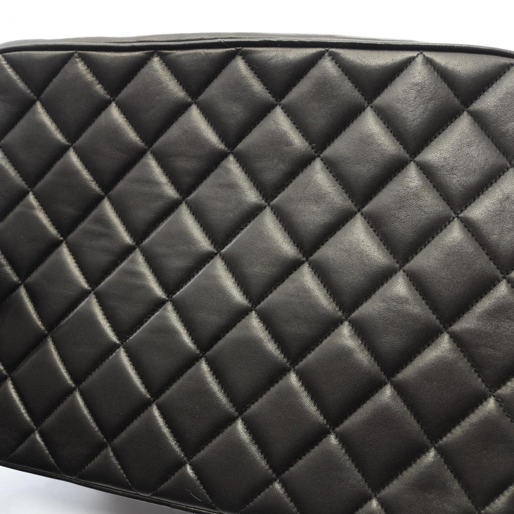 Chanel Black Leather Shoulder Bag (Pre-Owned)