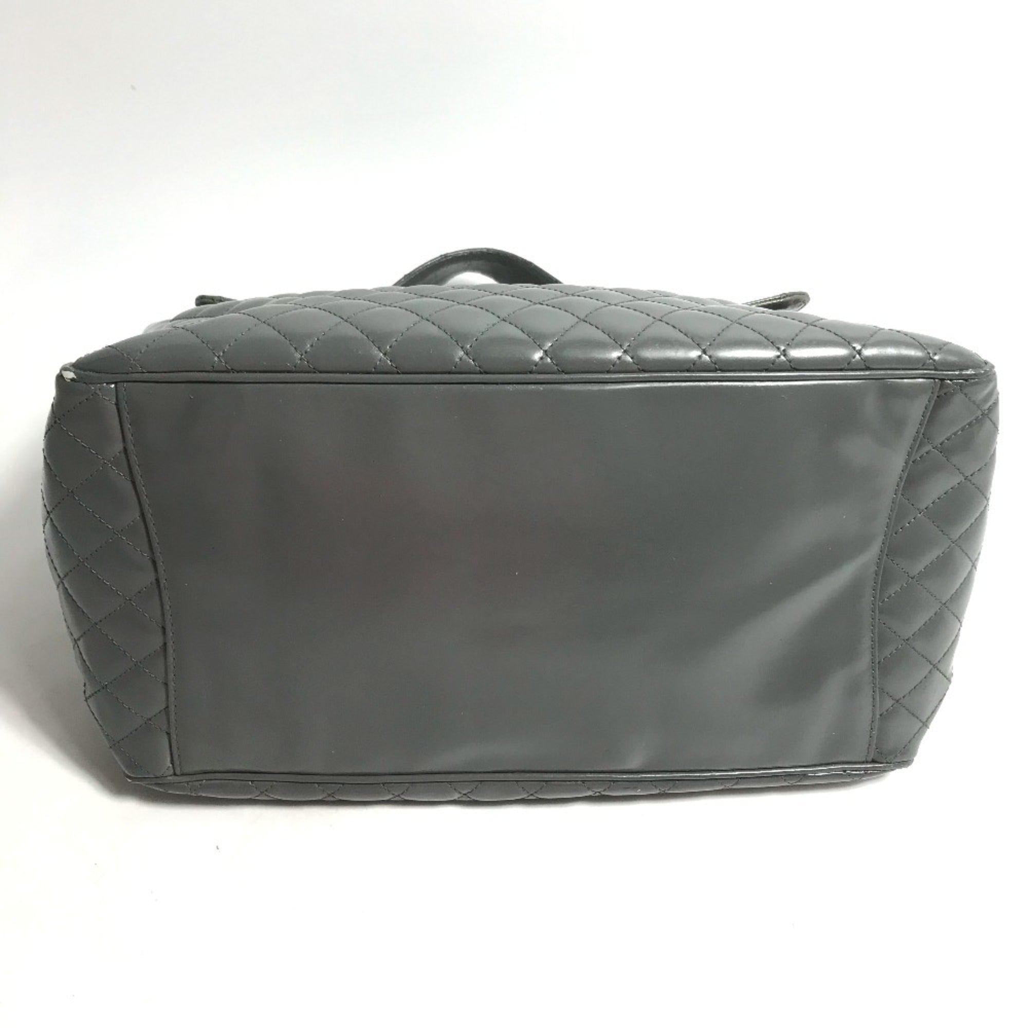 Chanel Gray Leather Shoulder Bag (Pre-Owned)