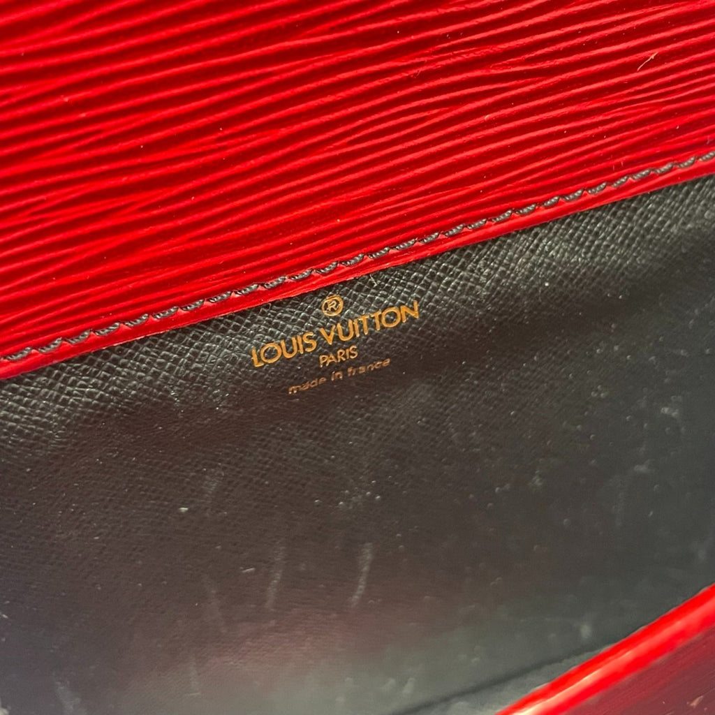 Louis Vuitton Red Leather Shoulder Bag (Pre-Owned)