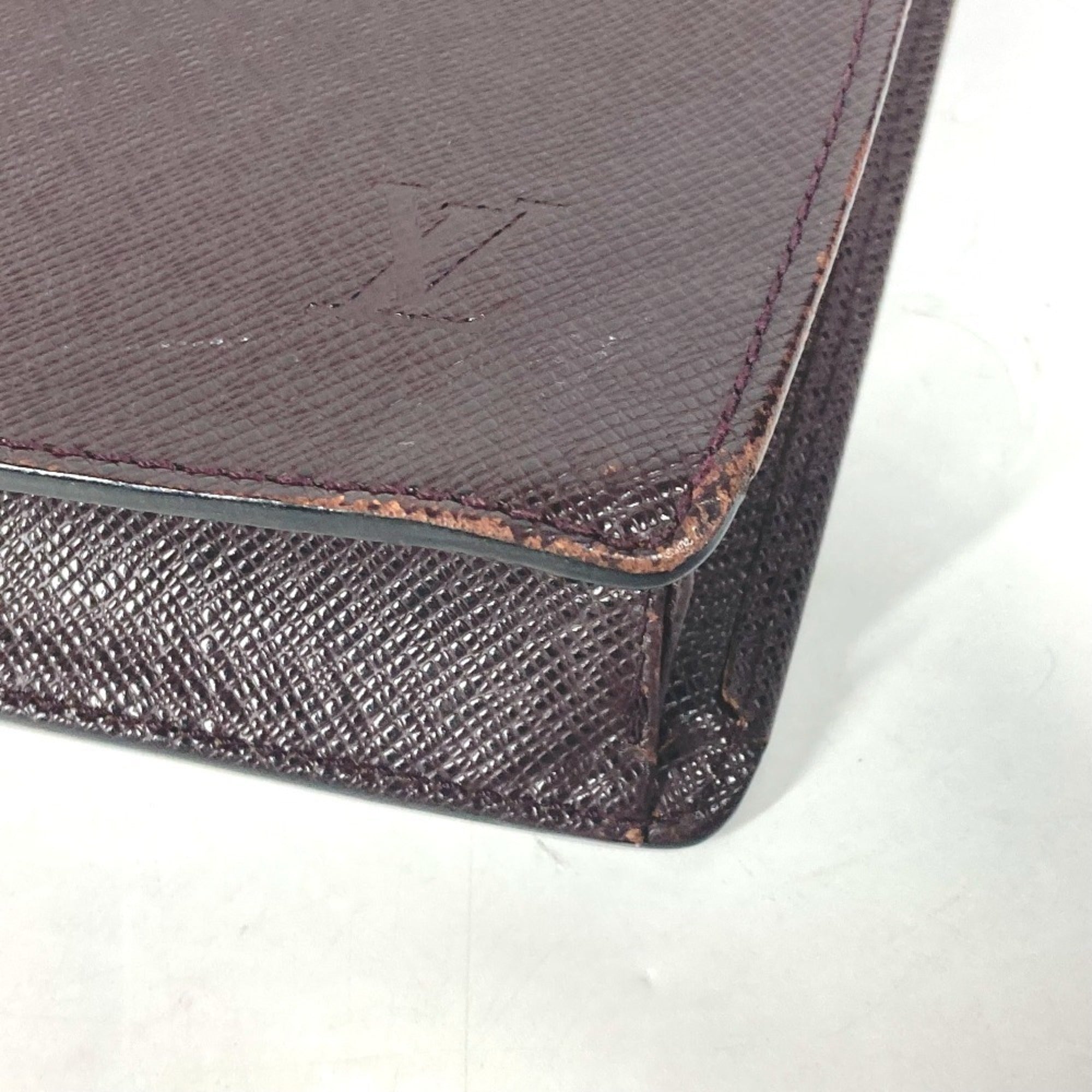 Louis Vuitton Acajou Red Color Wine Taiga Leather Leather Briefcase (Pre-Owned)