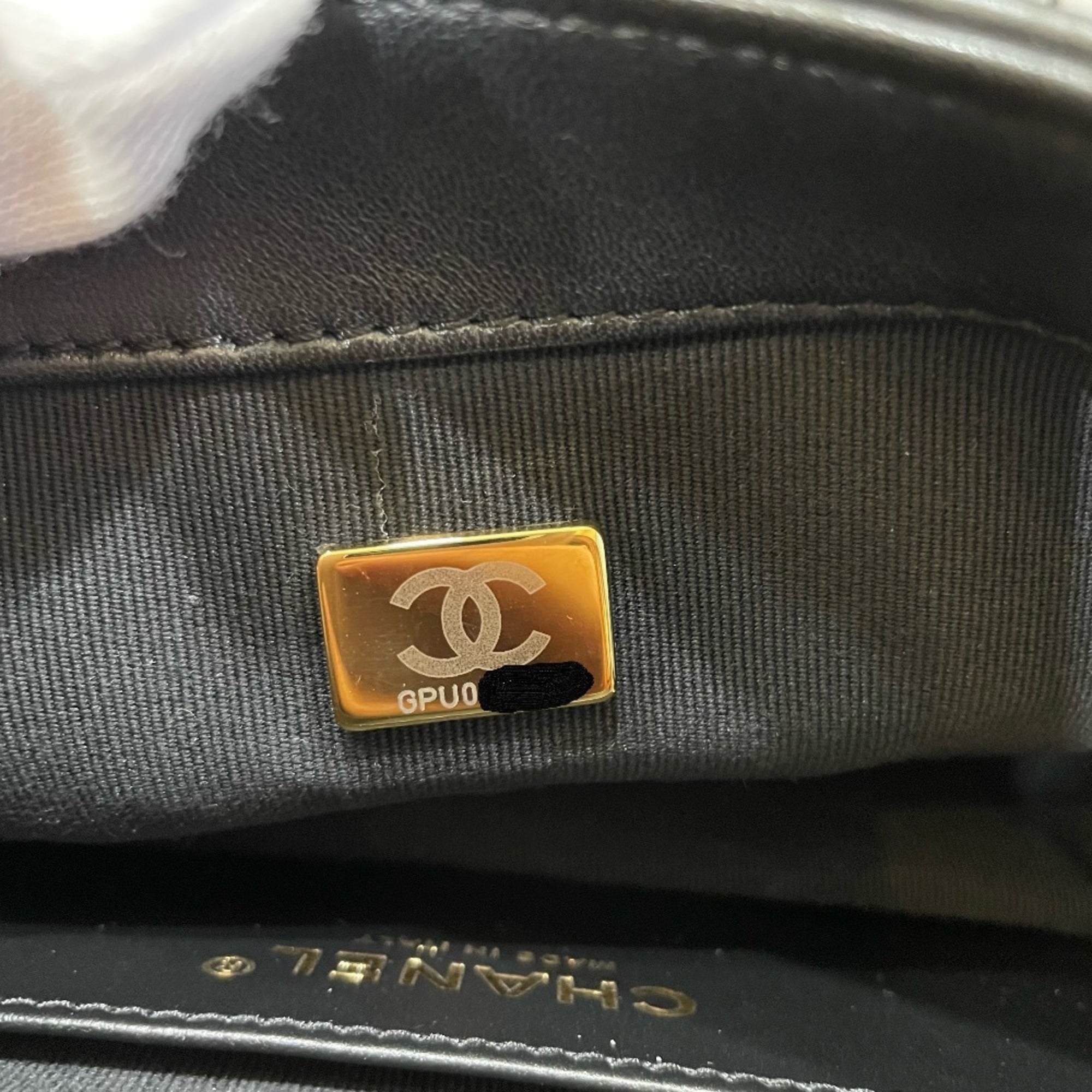 Chanel Black Leather Shoulder Bag (Pre-Owned)