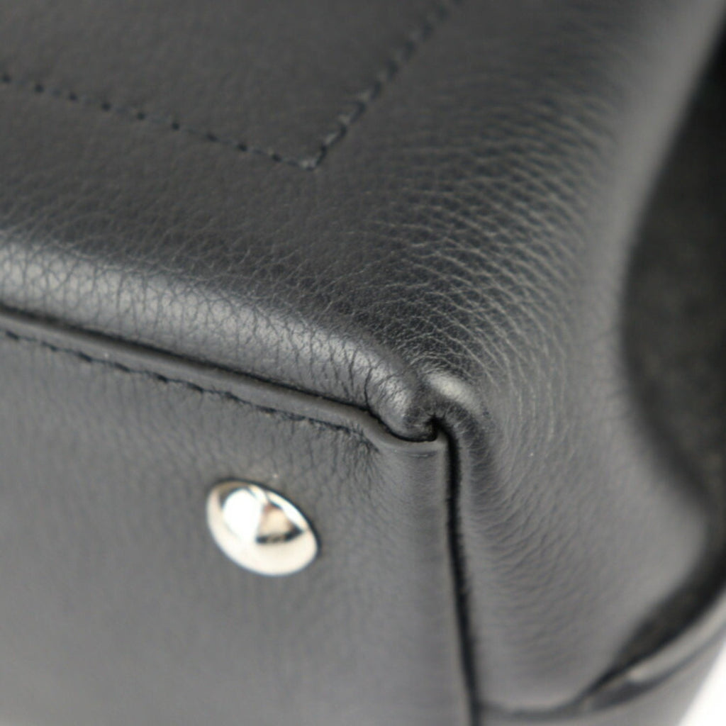 Louis Vuitton Black Leather Handbag Shoulder Bag (Pre-Owned)
