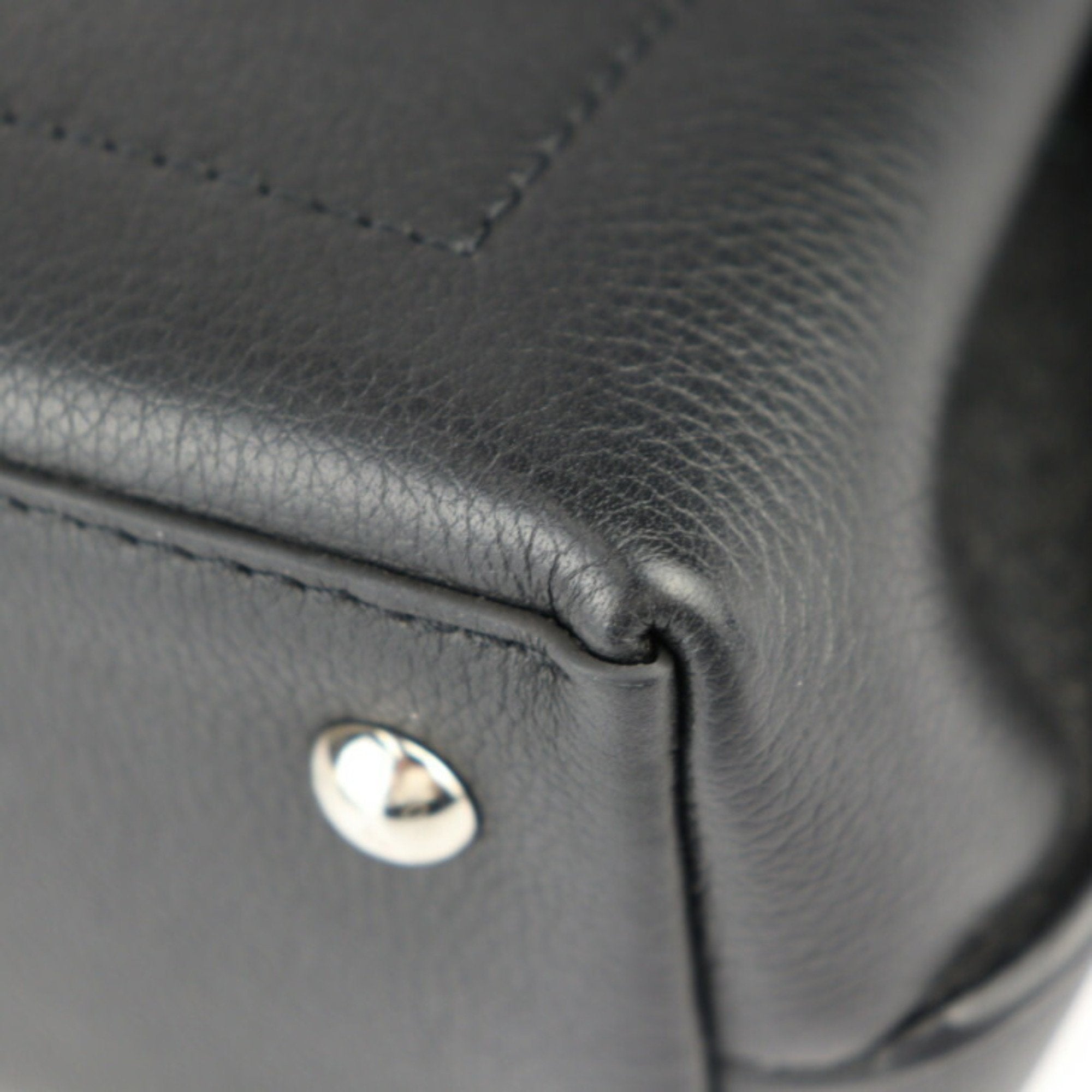 Louis Vuitton Black Leather Handbag Shoulder Bag (Pre-Owned)