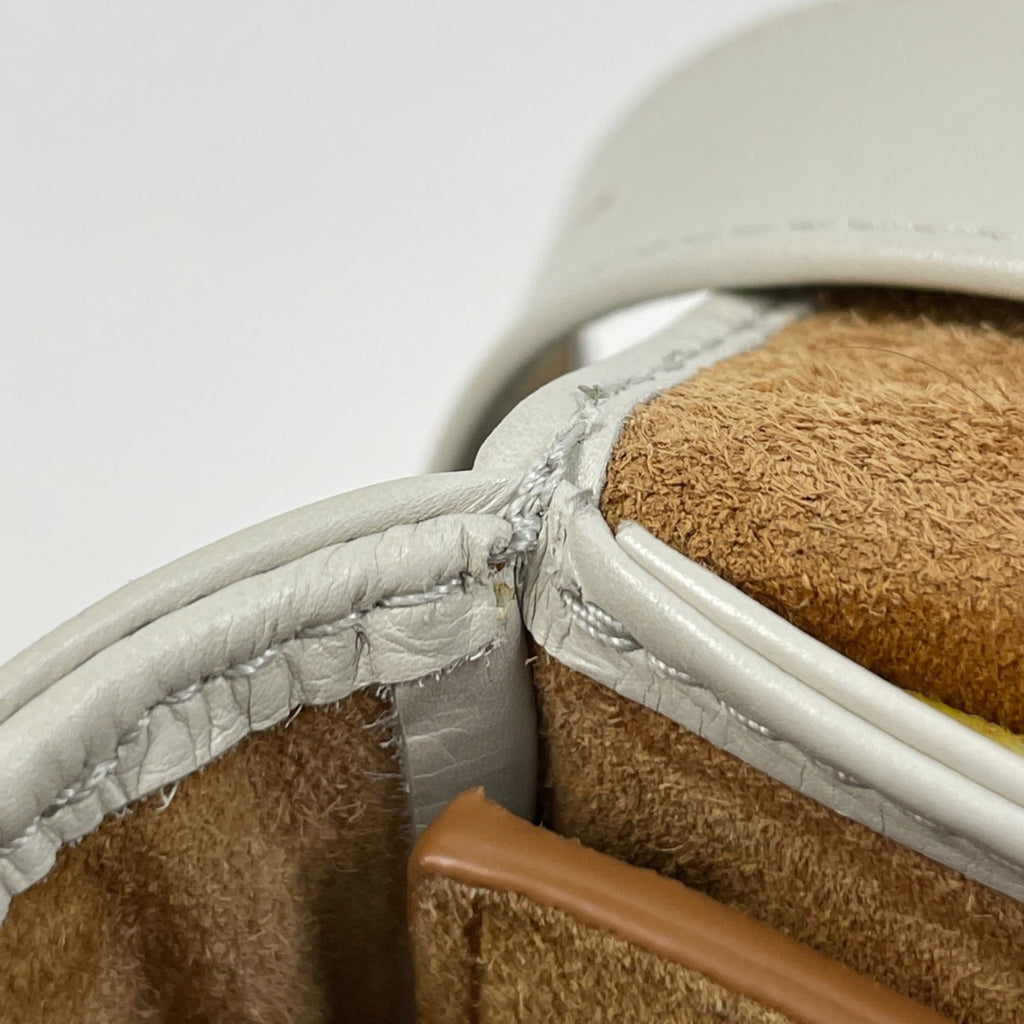 Bottega Veneta White Leather Shoulder Bag (Pre-Owned)