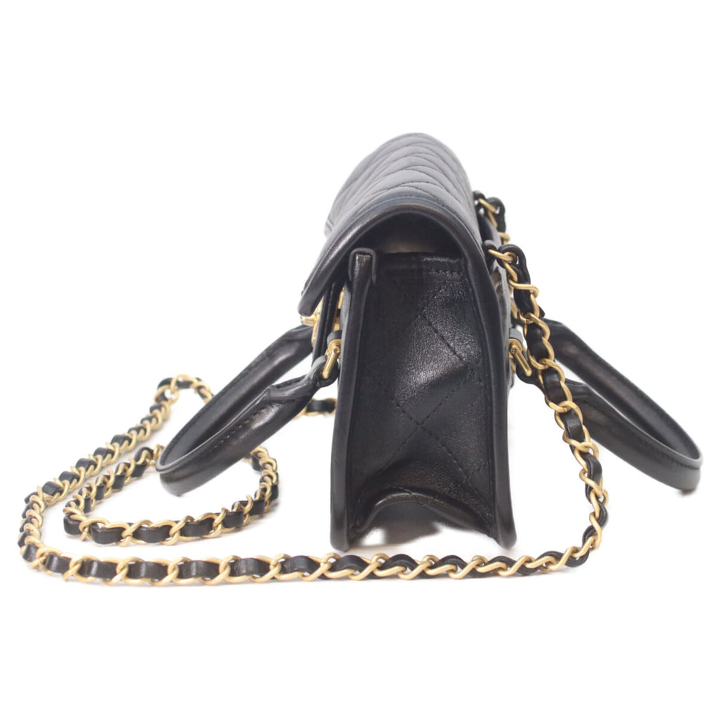 Chanel Black Leather Shoulder Bag (Pre-Owned)