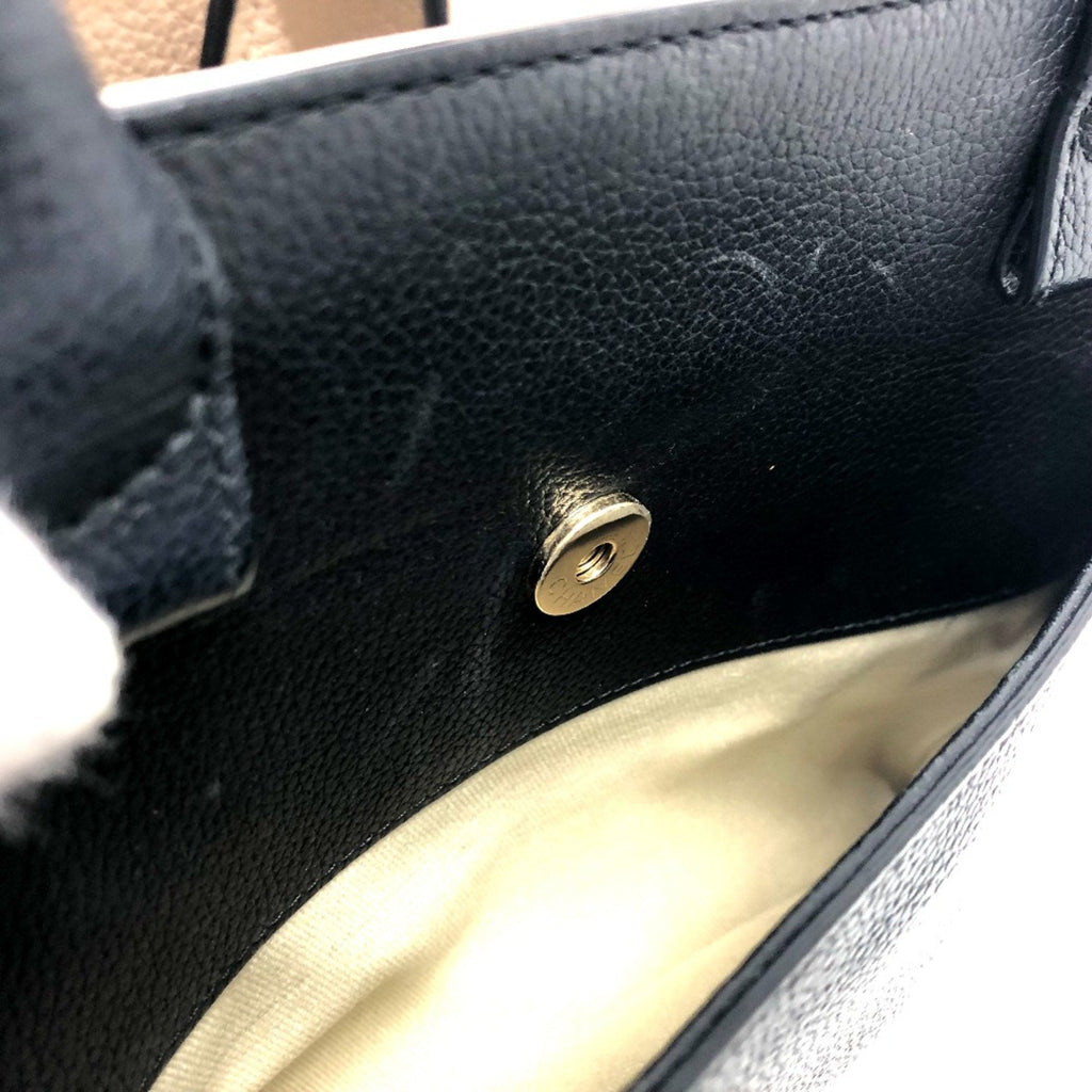 Chanel Black Leather Shoulder Bag (Pre-Owned)