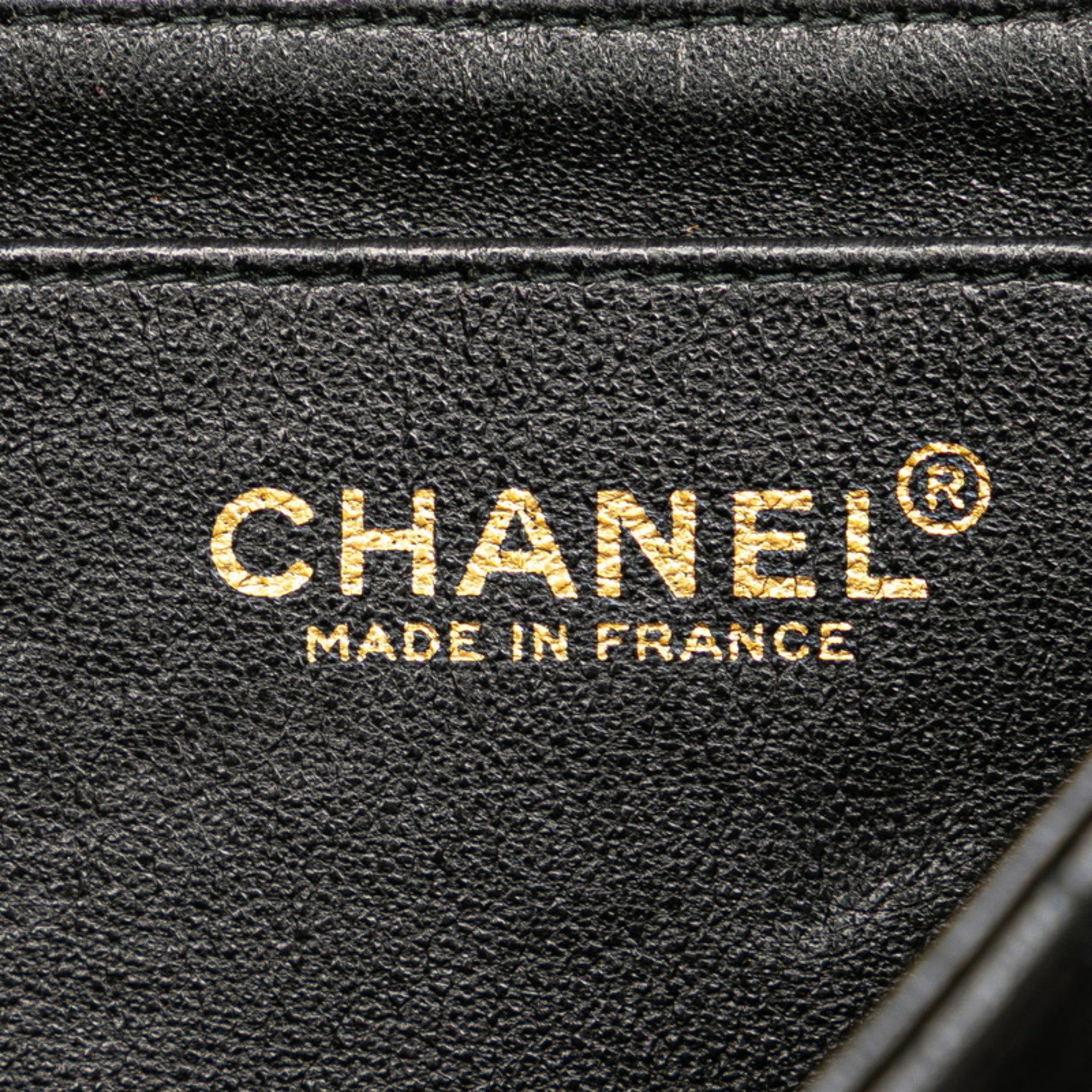 Chanel Black Leather Shoulder Bag (Pre-Owned)