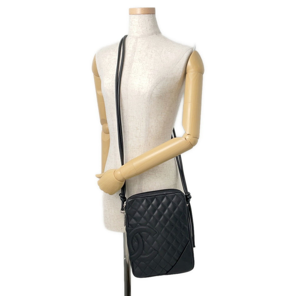 Chanel Black Leather Shoulder Bag (Pre-Owned)