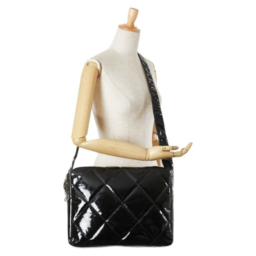 Chanel Black Patent Leather Shoulder Bag (Pre-Owned)