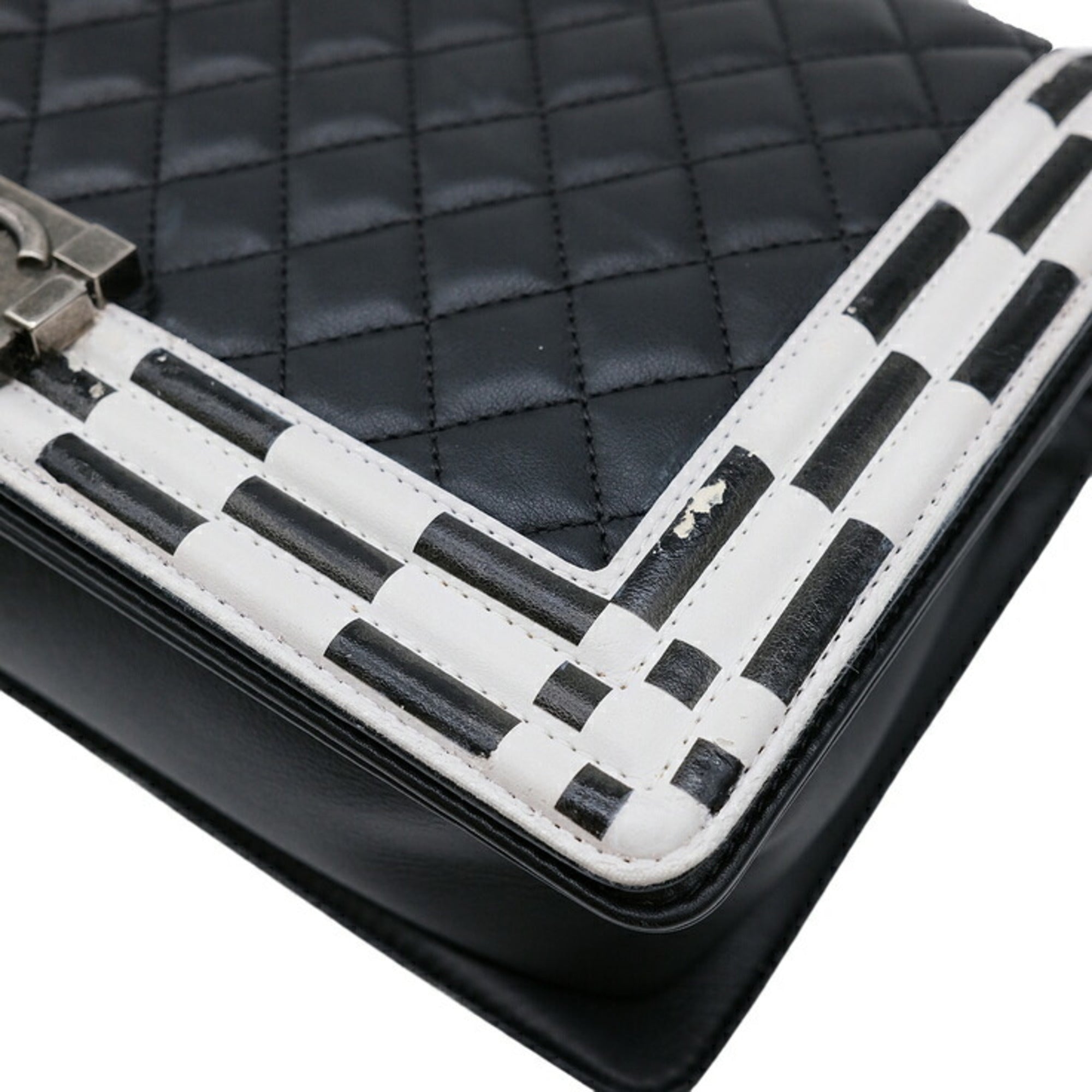 Chanel Boy Chanel Black White Leather Shoulder Bag (Pre-Owned)